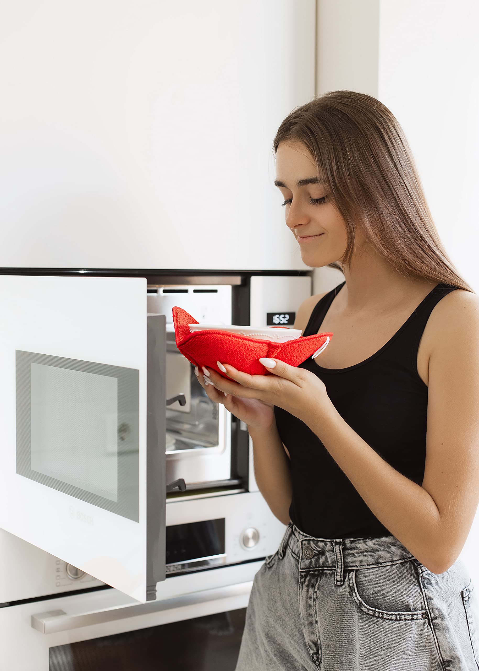 Sheff Microwave Bowl Cozy Huggers Set of 4 – Heat-Resistant & Durable Bowl Holders for Hot & Cold Dishes – Microwave Safe Plate Cozies – Perfect Kitchen Accessories & Thoughtful Household Gifts (Black) – Ideal for Meal Prep, Leftovers & Microwave Cooking