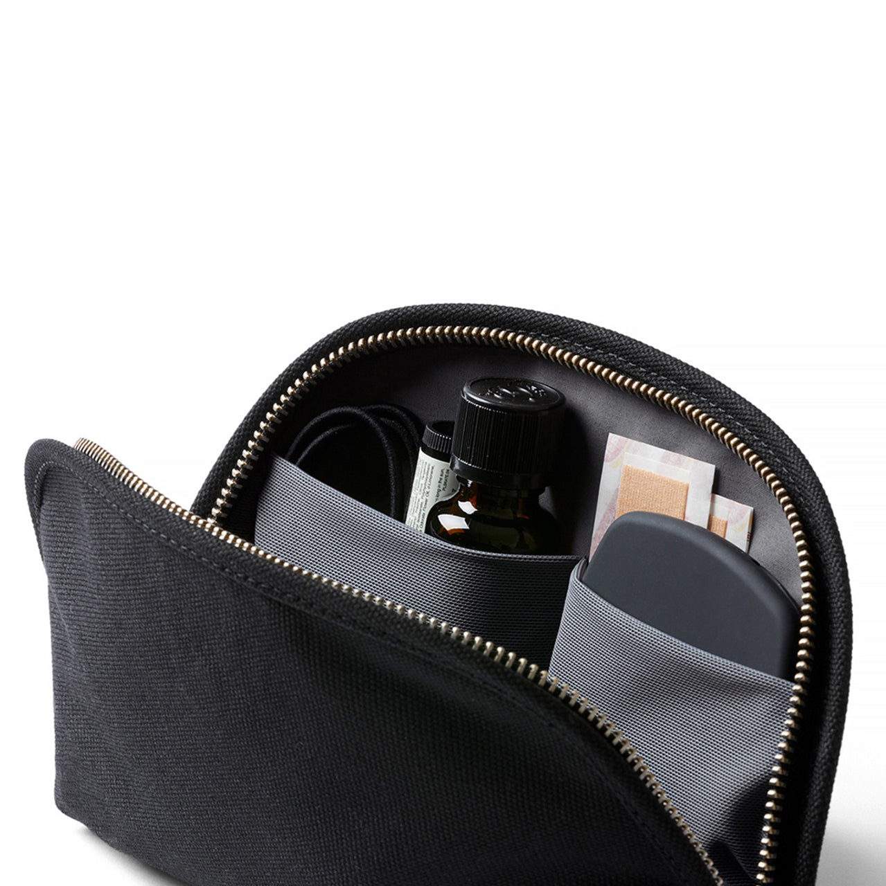 Bellroy Classic Pouch - Premium Leather Zip Pouch for Wallet, Keys & Essentials | Perfect for Travel, Work & Everyday Carry
