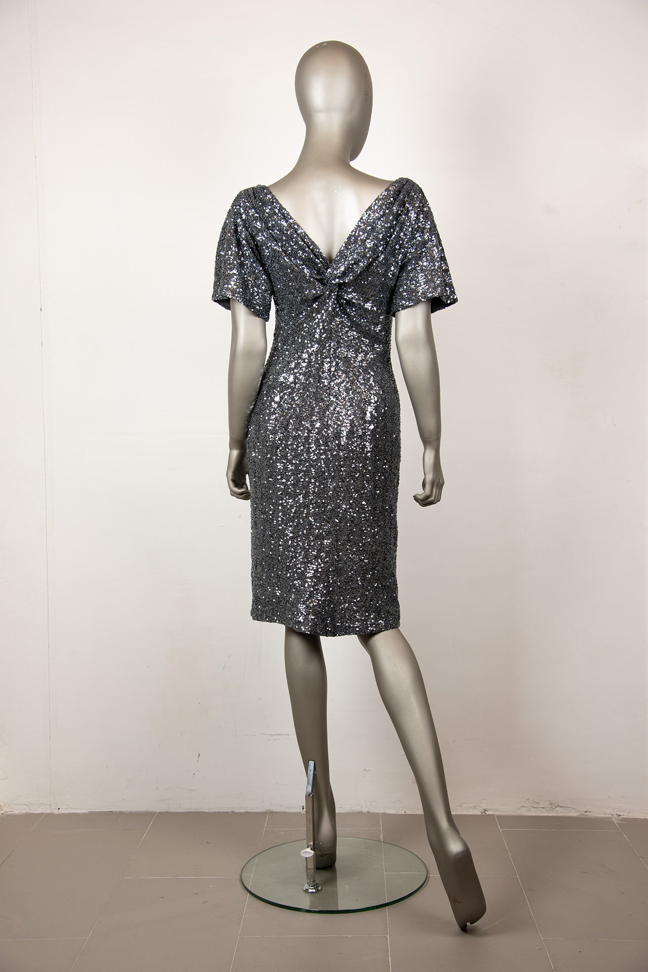 N°21 Silver Sequin Short Sleeve Dress Size 40 - Perfect for Evening Parties, Cocktail Events & Special Occasions