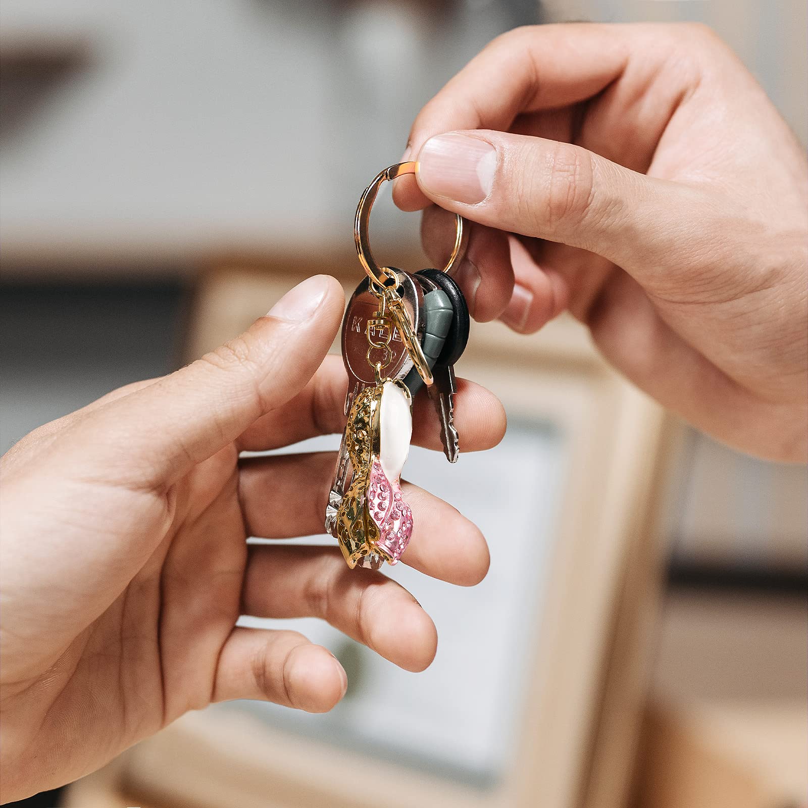 Realistic Vegetable Keychain Set - 2Pcs Pepper & Cabbage Keyrings, Simulated Chili & Chinese Cabbage Pendant - Perfect for Kitchen Lovers, Gift Giving & Organizing Keys
