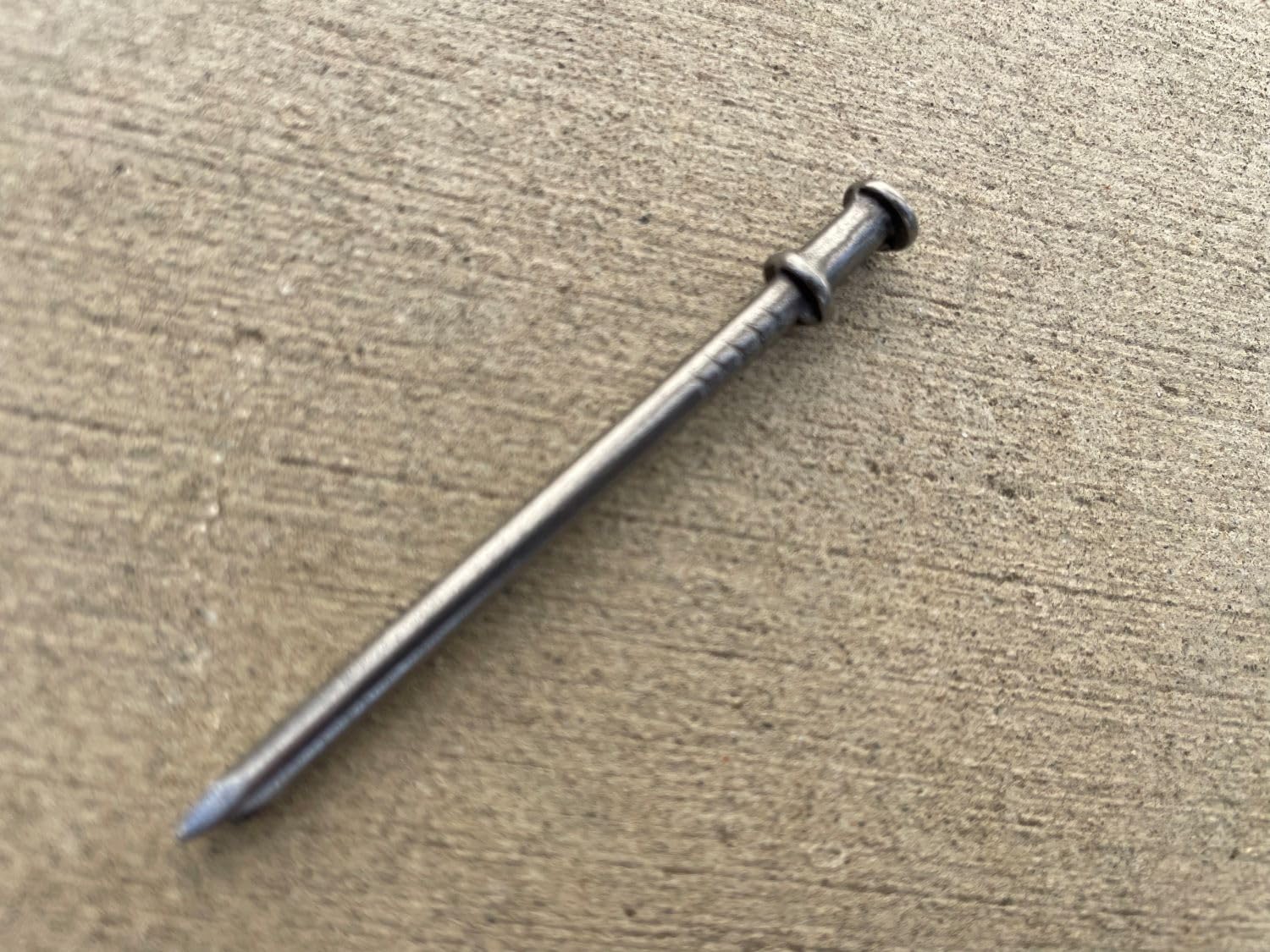 Sandbaggy 8d Duplex Nails (2.55 Inch) - Heavy Duty 10 Gauge Steel Construction Nails with Smooth Shank & Double Head - for Concrete Forms, Scaffolding, Temporary Structures (Pack of 12,000) - Ideal for Construction Sites, DIY Projects, and Woodworking