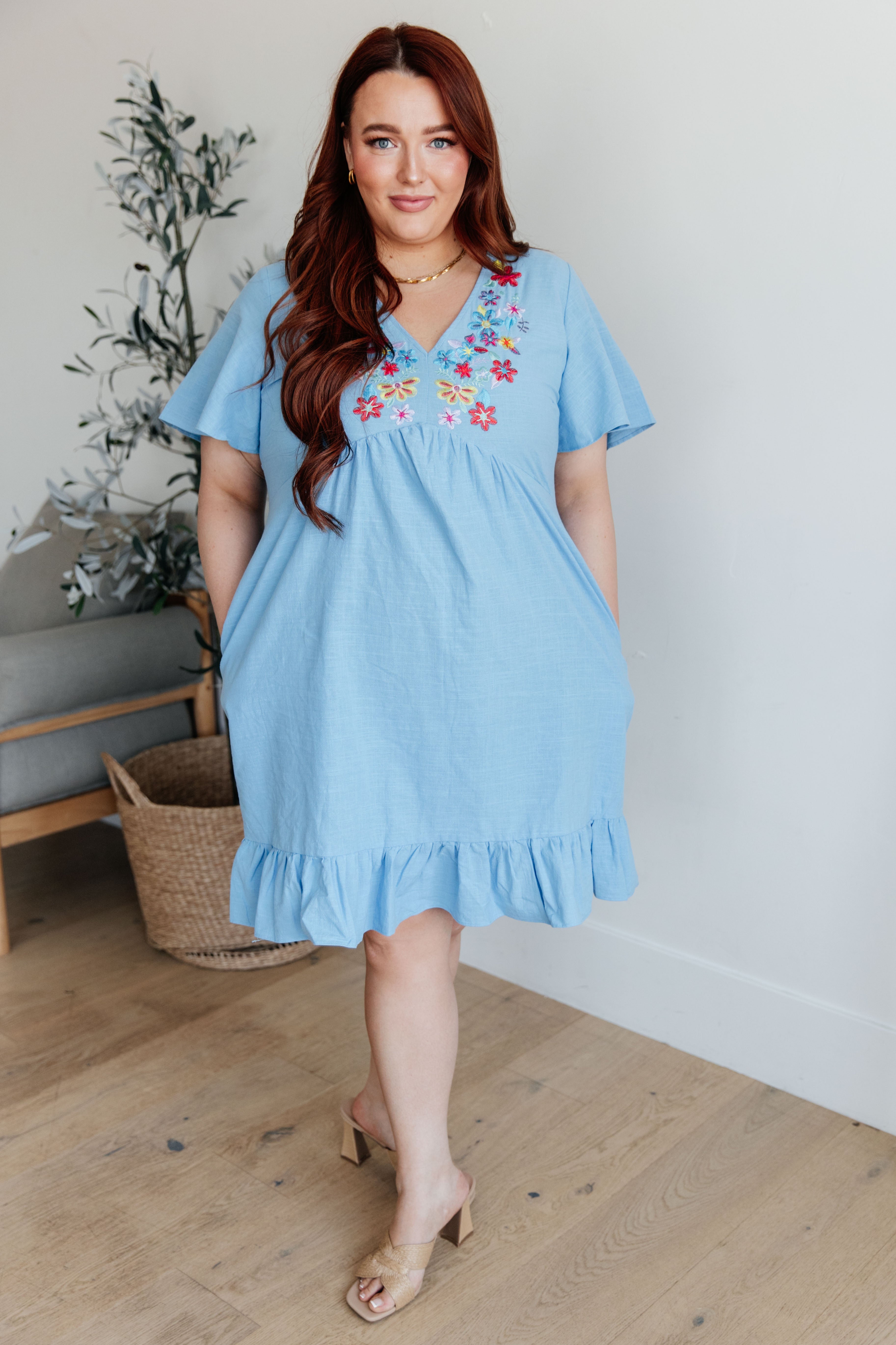Elegant V-Neck Dress for Women - Comfortable & Stylish Casual Wear for Date Nights, Parties & Office Outfits