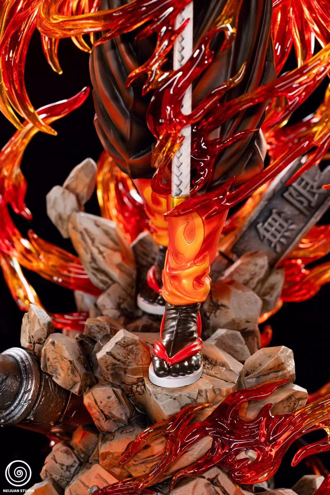 NeiJuan Studio Rengoku Kyoujurou Flame Hashira Figure - Demon Slayer Anime Collectible for Home Decor & Otaku Gifts