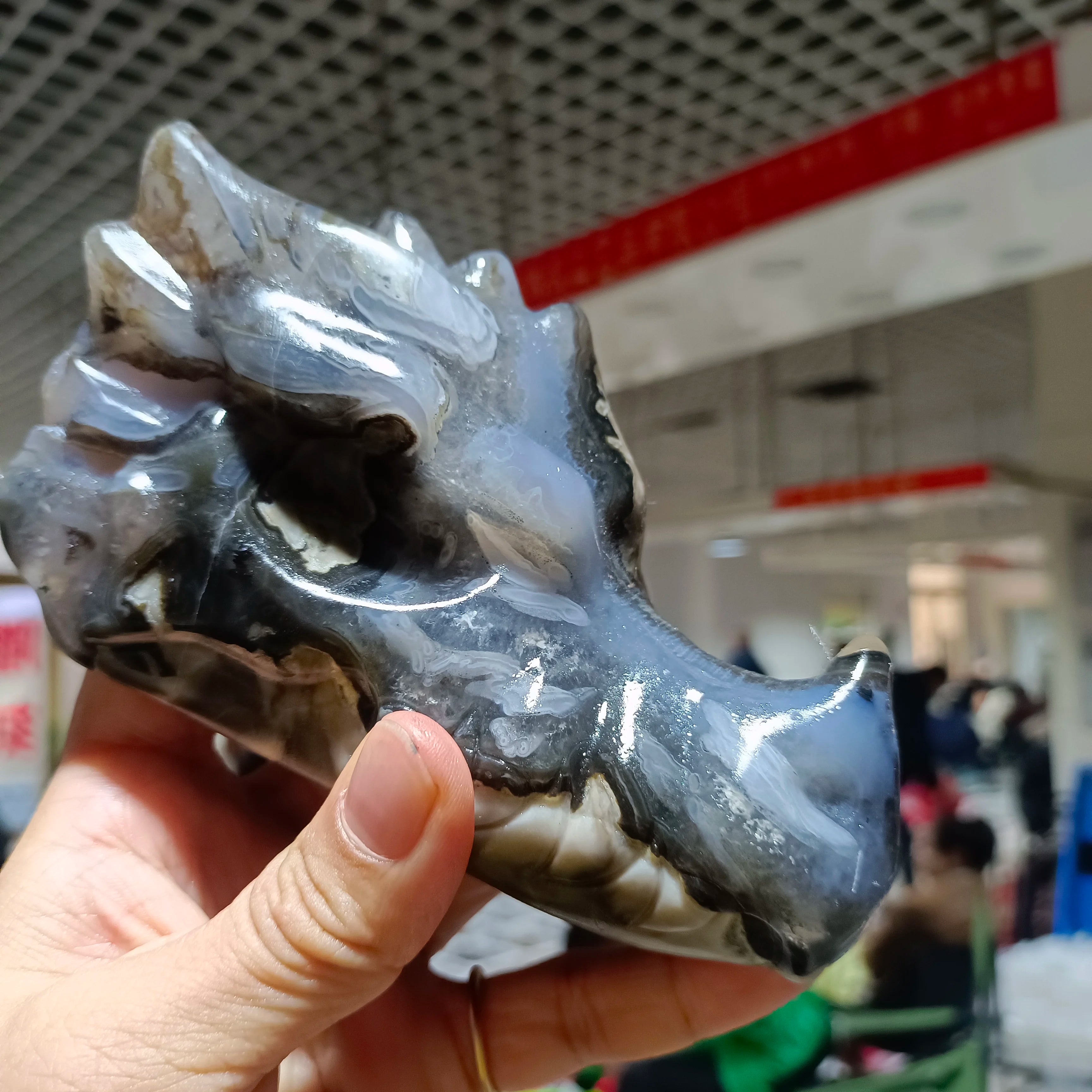 10-15cm Natural Fluorescent Agate Dragon Head Carving - Handcrafted Quartz Crystal Dragon Skull - Reiki Healing Stone for Meditation, Feng Shui & Mineral Collection - Perfect for Home Decor, Spiritual Healing & Gift Giving
