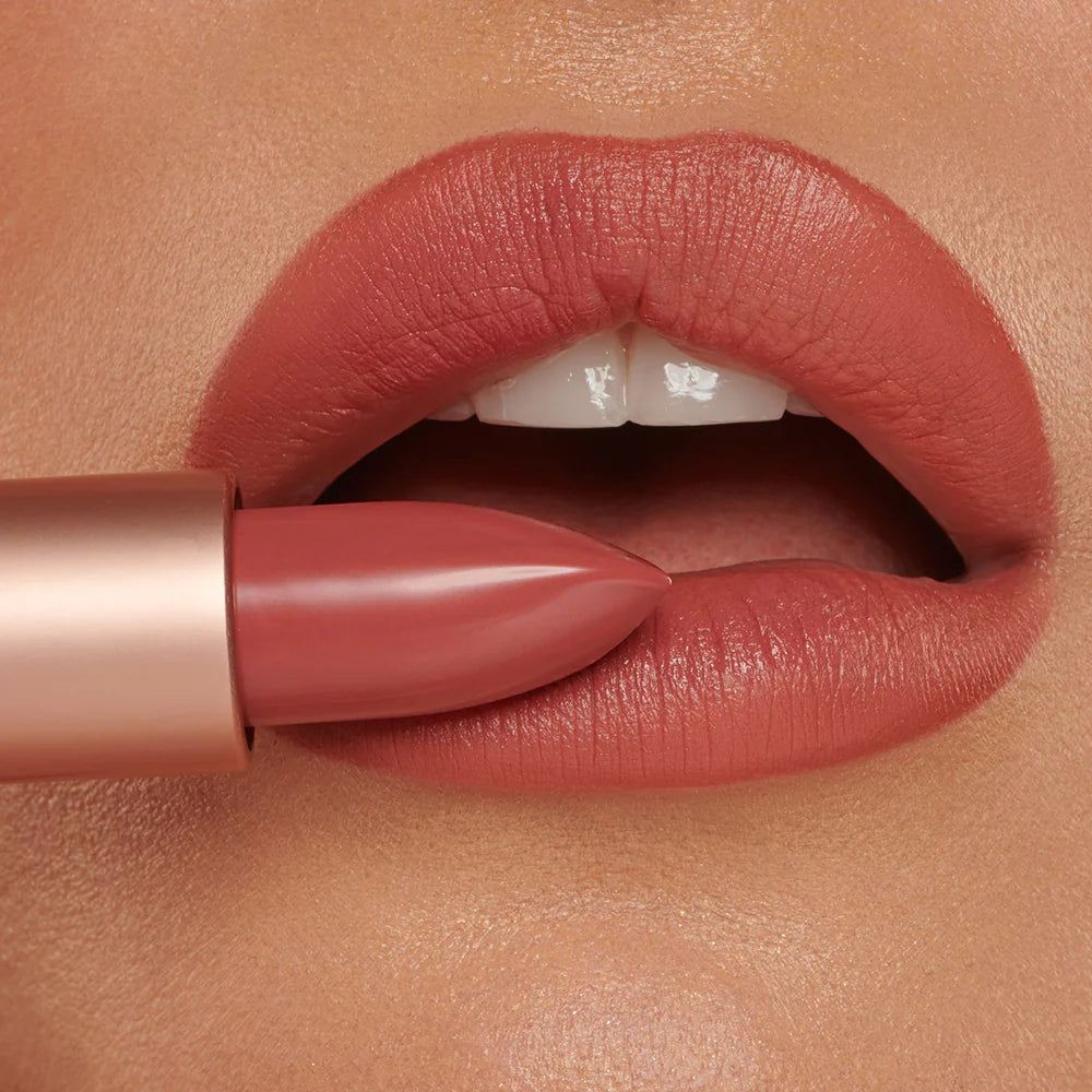 Anna Marti Cosmetics Velvet Matte Lipstick - Long Lasting, Hydrating Liquid Lipstick with Rich Pigment - Perfect for Date Night, Parties & Everyday Wear