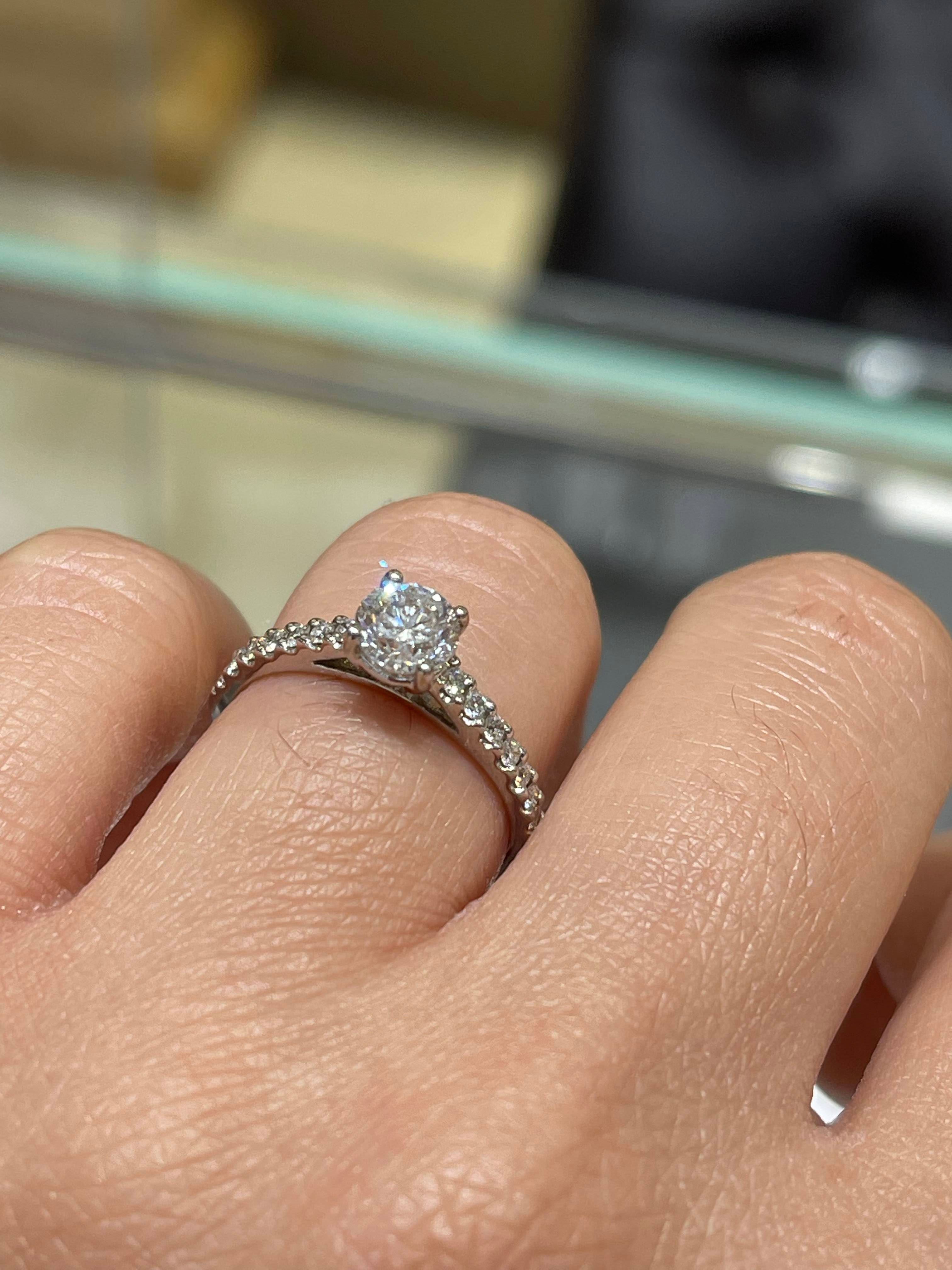 Exquisite Round Brilliant Cut 4 Prong Basket Set Diamond Engagement Ring for Women - Perfect for Proposals, Anniversaries & Special Occasions