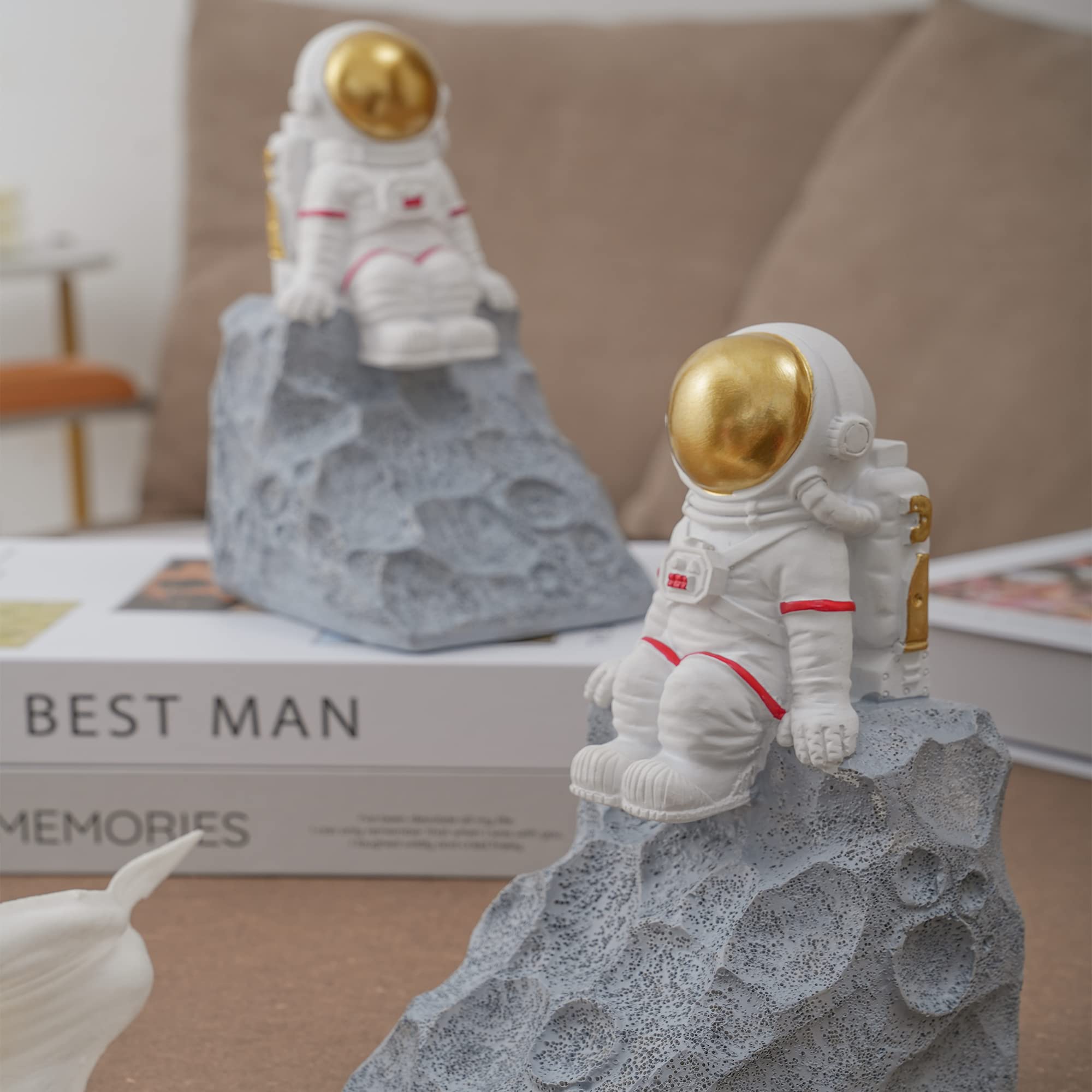 BUTILIVEEN Astronaut Bookends - Space-Themed Book Holders for Shelves, Desks & Bookcases | Unique Gifts for Space Lovers | Perfect for Kids' Rooms, Office Decor & Sci-Fi Themed Spaces