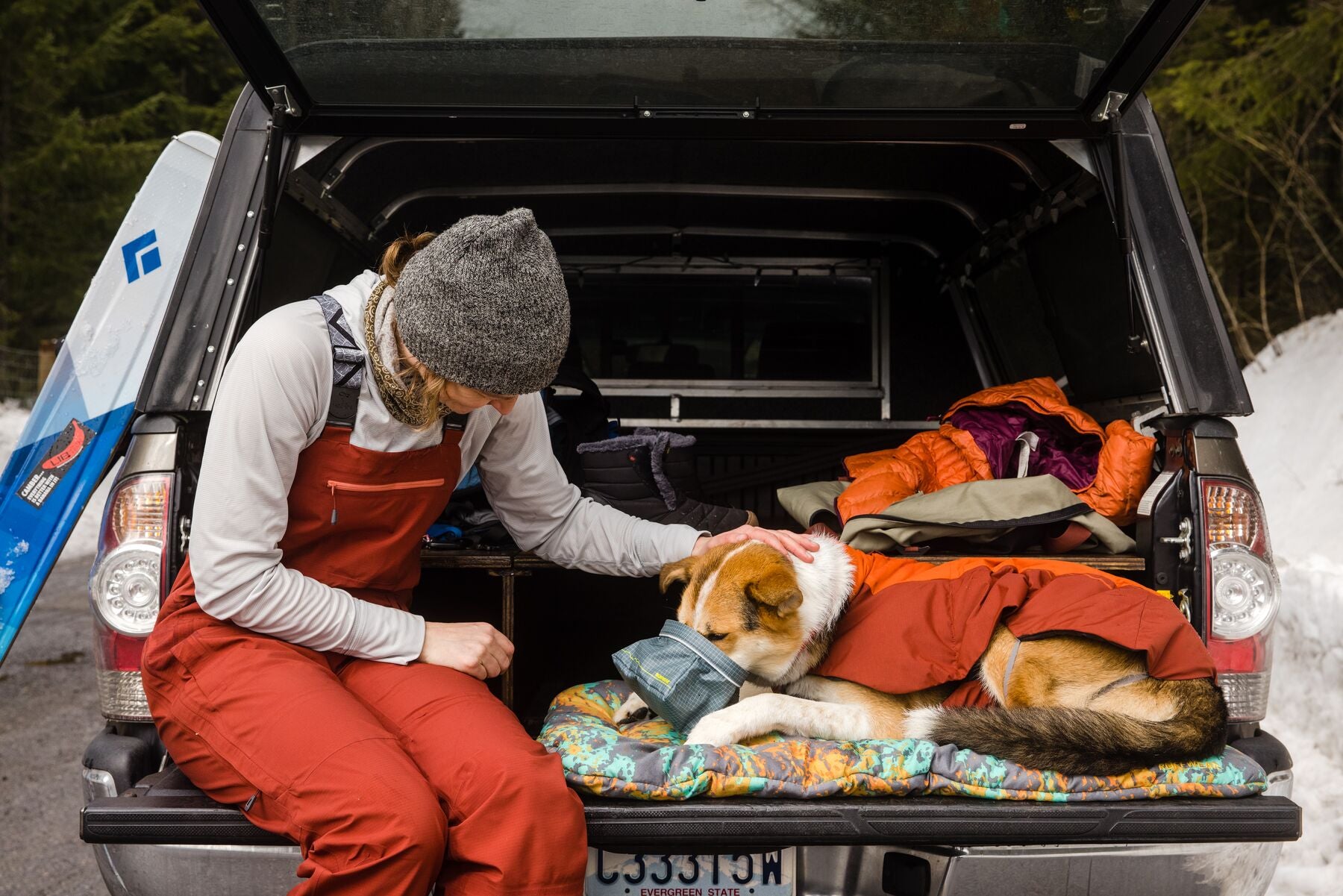 Ruffwear Cama Basecamp® Arrecife Naranja (Orange Reef) Dog Bed - Durable & Comfortable Pet Bed for Camping, Travel & Indoor Use