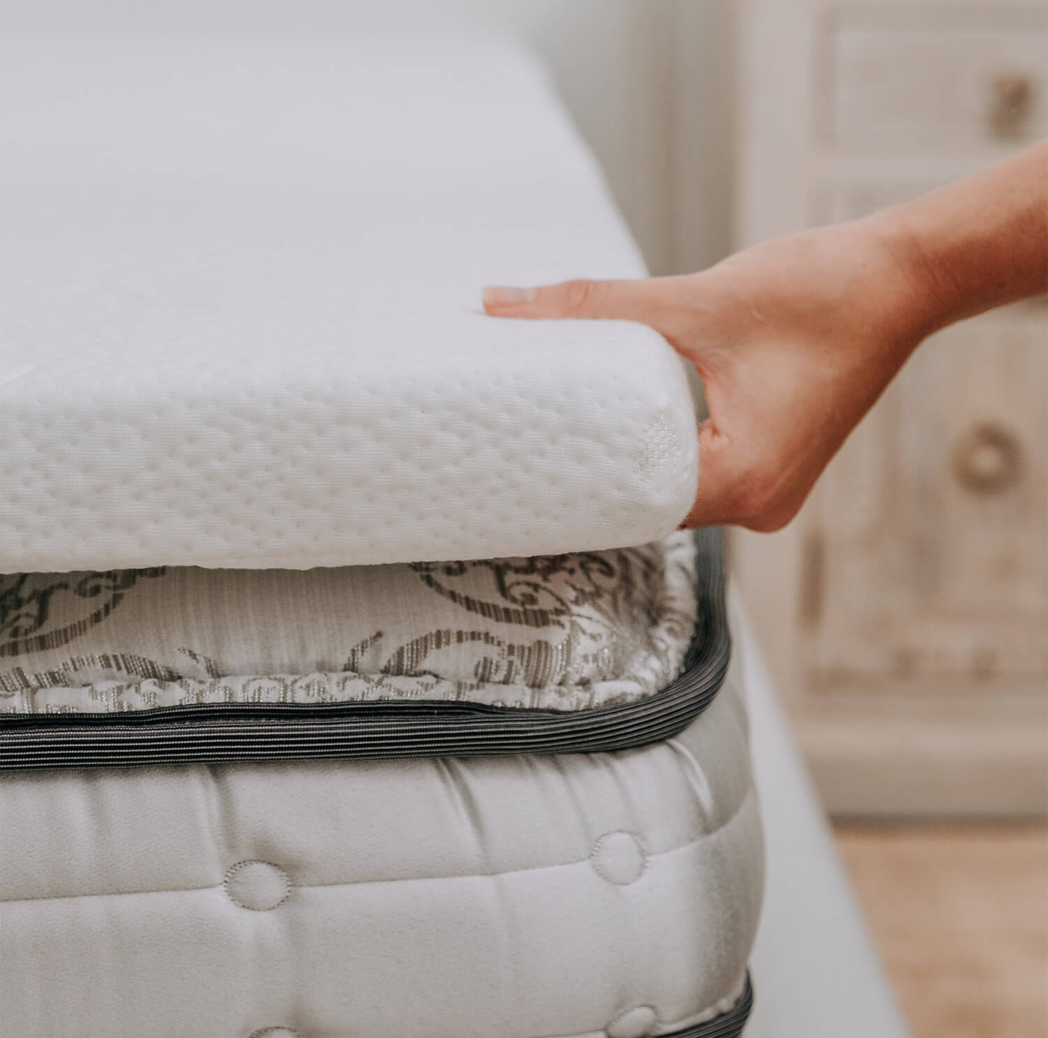 Bambi 3-Inch Memory Foam Mattress Topper for Back Pain Relief - Queen Size Cooling Gel Infused Bed Topper - Perfect for Side Sleepers & Pressure Point Support - Home, Guest Room & Dorm Essentials