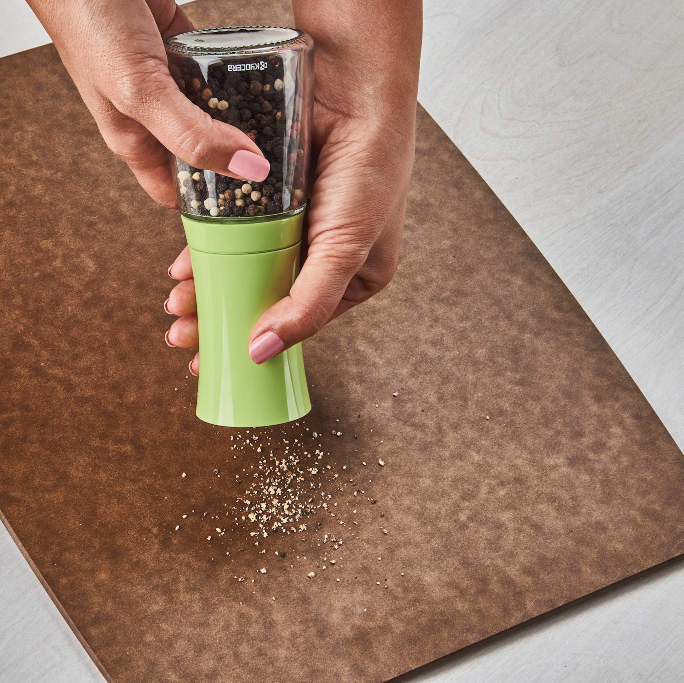 Kyocera Advanced Ceramics Adjustable Pepper Salt Spice Grinder Mill with Ceramic Mechanism - Perfect for Kitchen, Dining Table & Gourmet Cooking (Apple Green)