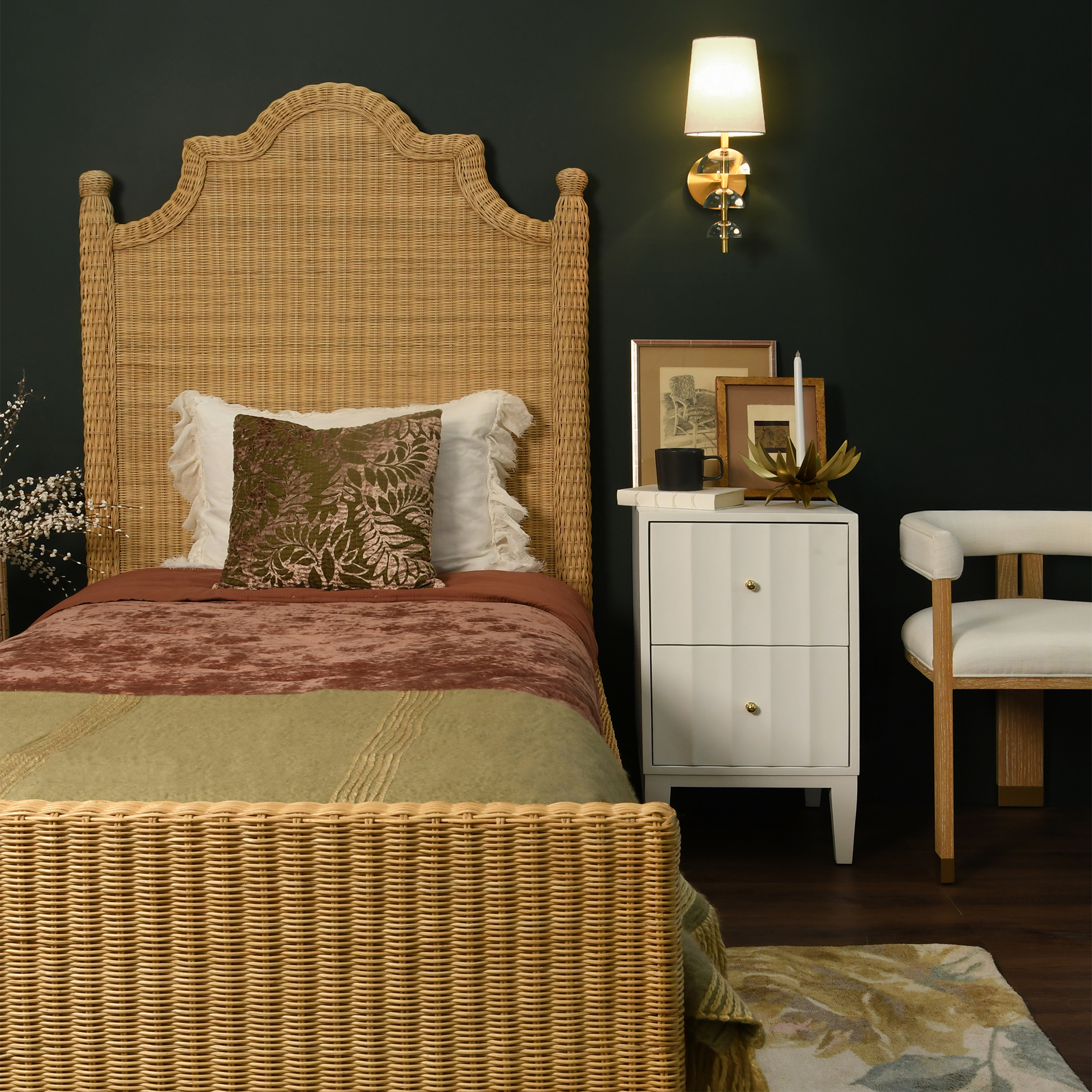 Chamberlain Queen King Full Size Bed Frame with Arched Headboard, Side Rails & Footboard - Sturdy Wooden Bed for Master Bedroom, Guest Room & Modern Home Decor