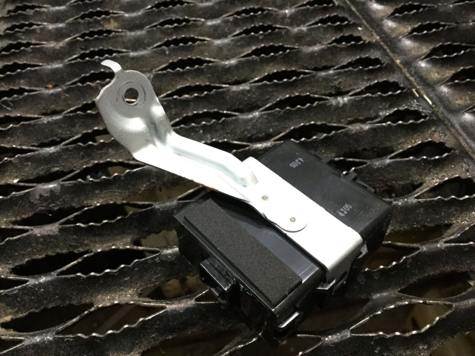 2004-2009 Toyota Prius OEM Tire Pressure Monitor Receiver Module - TPMS Sensor Replacement for Improved Safety & Fuel Efficiency