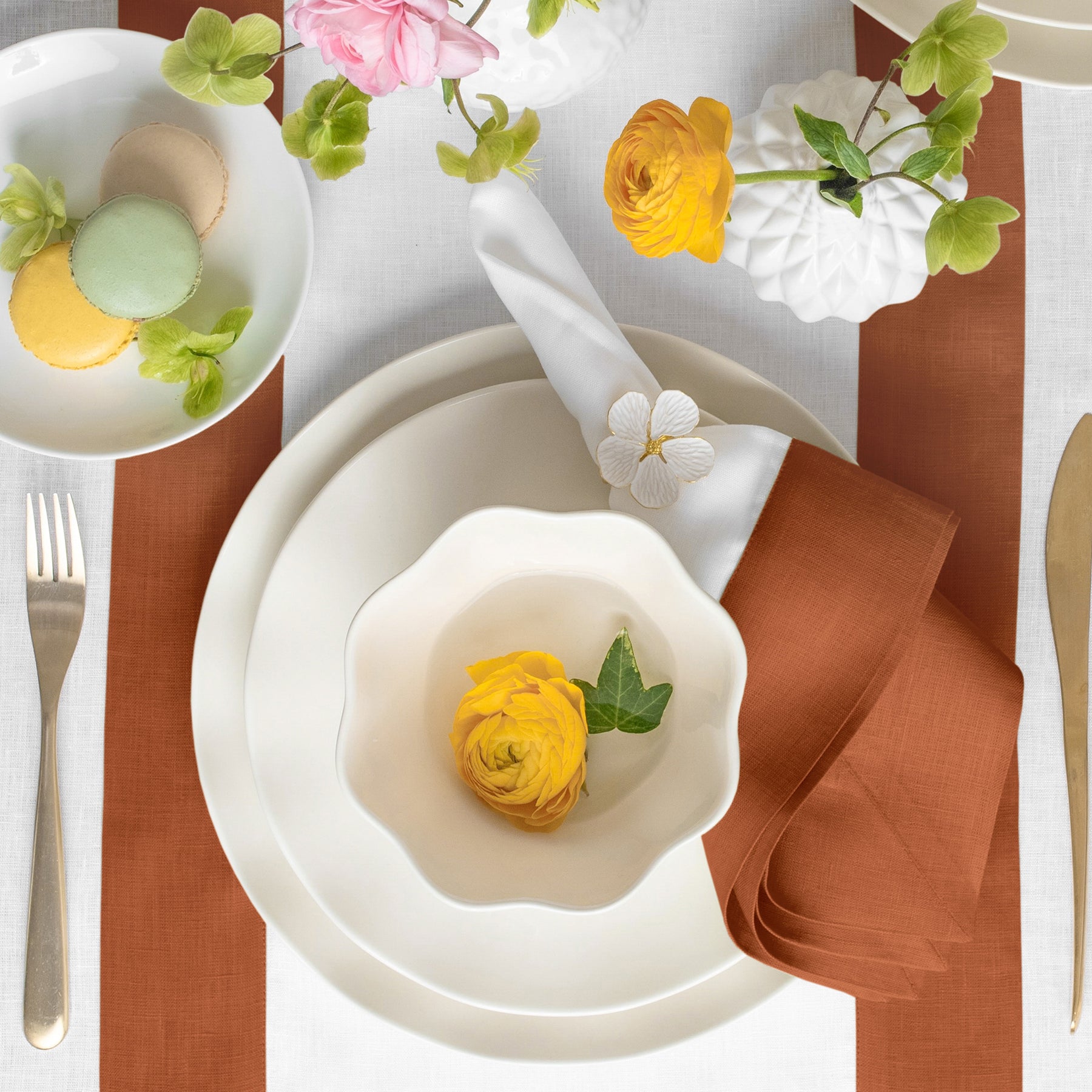 Elegant Contempo Table Runner - Premium Dining Decor for Weddings, Holidays & Everyday Use
