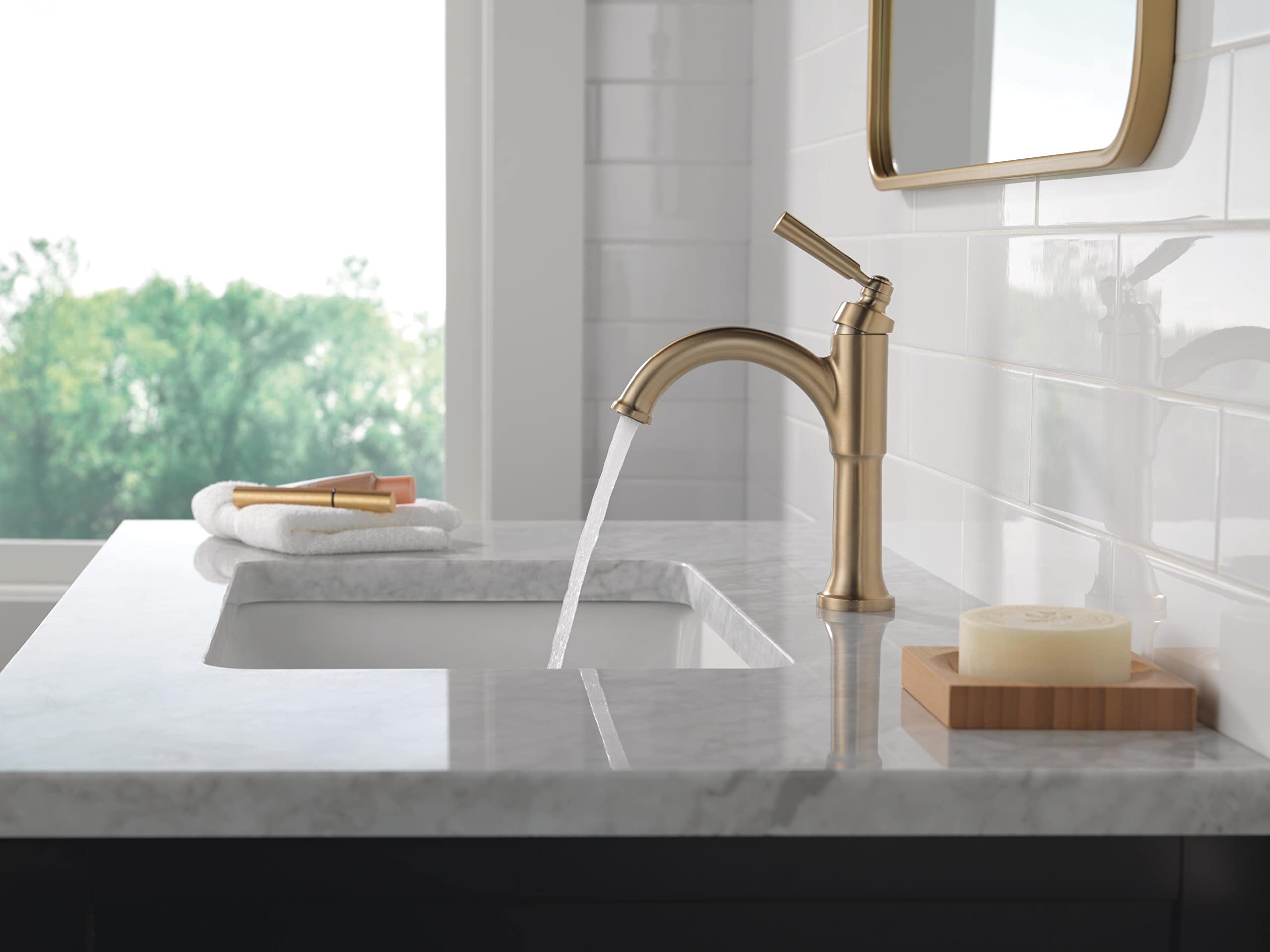 Delta 535-CZMPU-DST Saylor Single Handle Bathroom Faucet in Champagne Bronze - Diamond Seal Technology, Single Hole Mount, Includes Drain Assembly - Perfect for Modern Bathroom Vanities and Powder Rooms