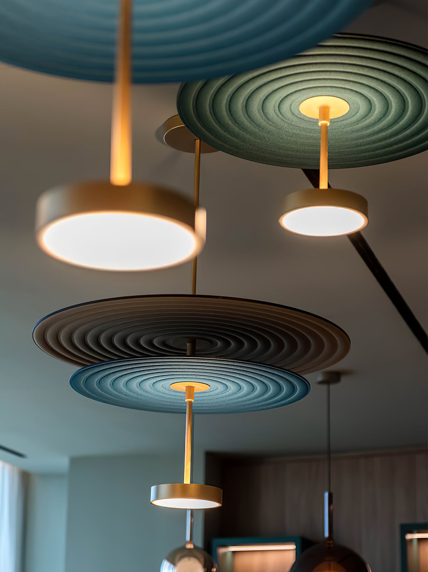 Modern Feel Pendant Lamp - Stylish Hanging Light Fixture for Living Room, Bedroom & Dining Room - Perfect for Home Decor and Ambient Lighting