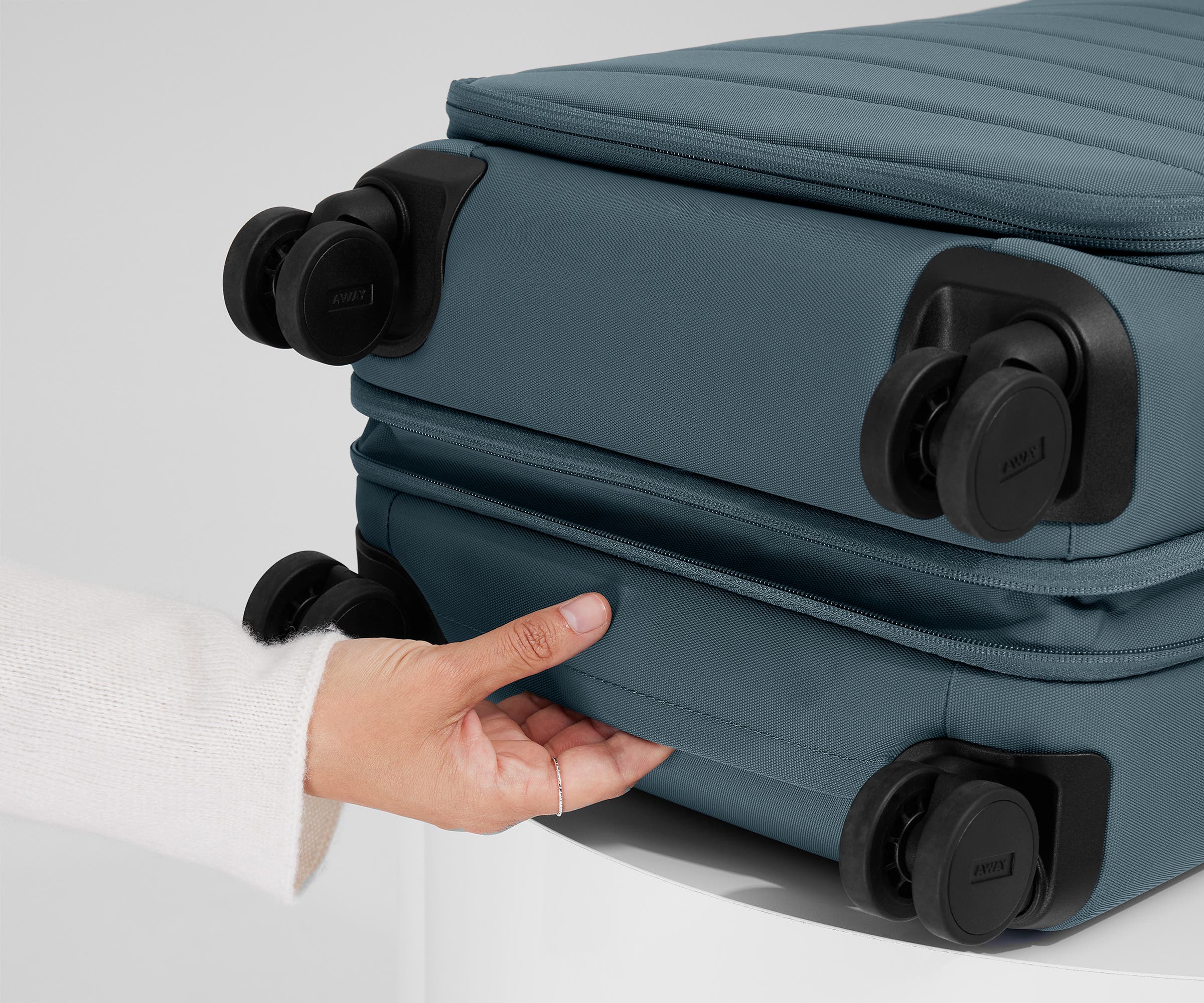 Coast Blue Softside Carry On Luggage - Lightweight & Durable for Air Travel, Weekend Getaways & Business Trips