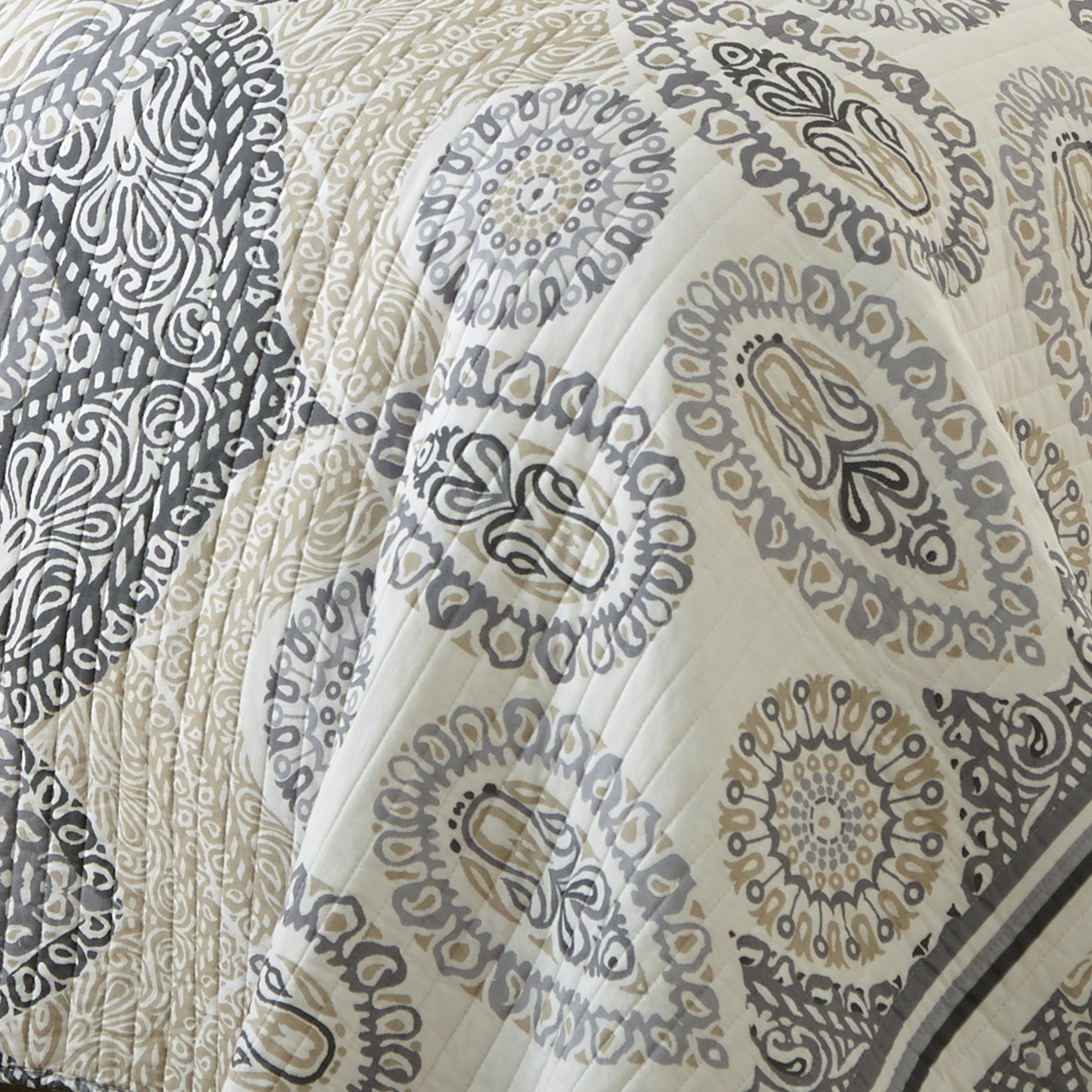 Trevino Queen Size Quilt Set - Soft & Breathable Bedding for All Seasons - Perfect for Home, Hotel, and Guest Room Decor