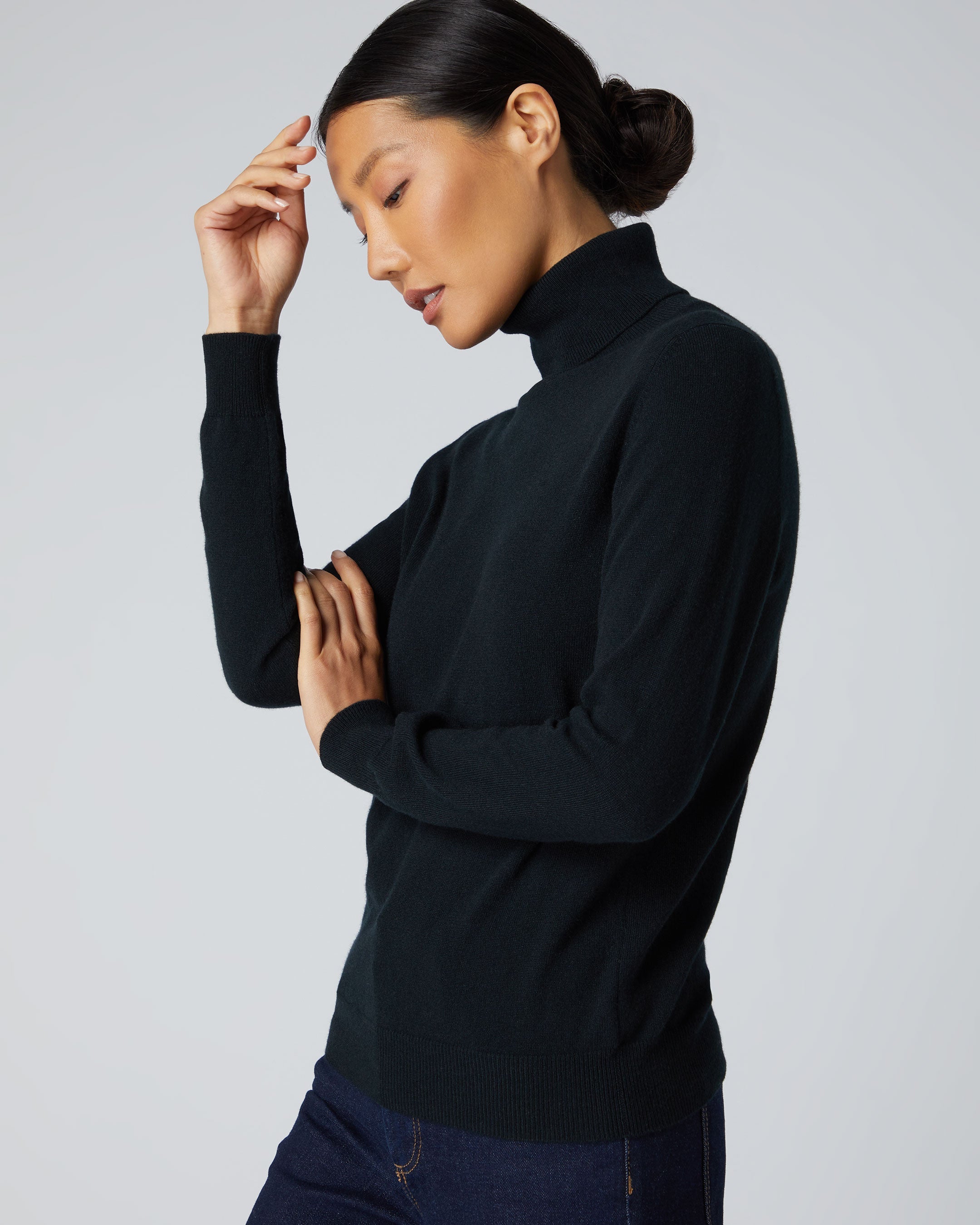 Premium Women's Black Cashmere Turtleneck Sweater - Soft & Warm Winter Pullover for Office, Travel & Casual Outfits