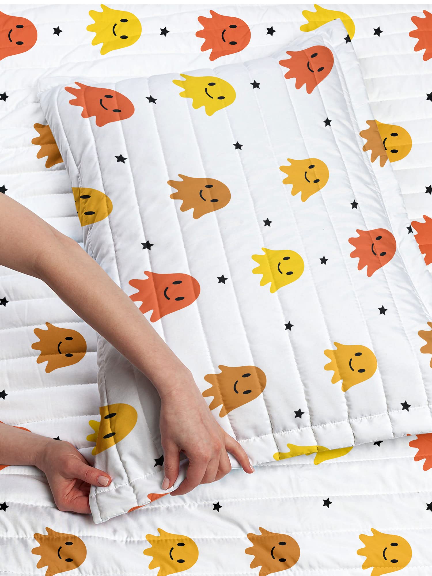 Ambesonne Ghost Microfiber Bedding Set - Twin Size Soft Comforter with Pillow Sham, Smiling Ghosts & Black Stars Pattern in Earthy Tones | Perfect for Halloween Decor, Kids Room & Spooky Themed Bedrooms