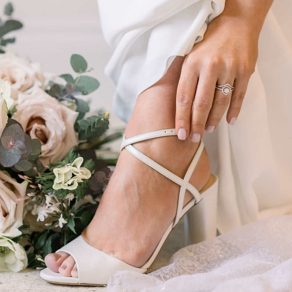 Diamond Crown Hugging Ring - Elegant & Unique Jewelry for Women | Perfect for Weddings, Anniversaries & Special Occasions