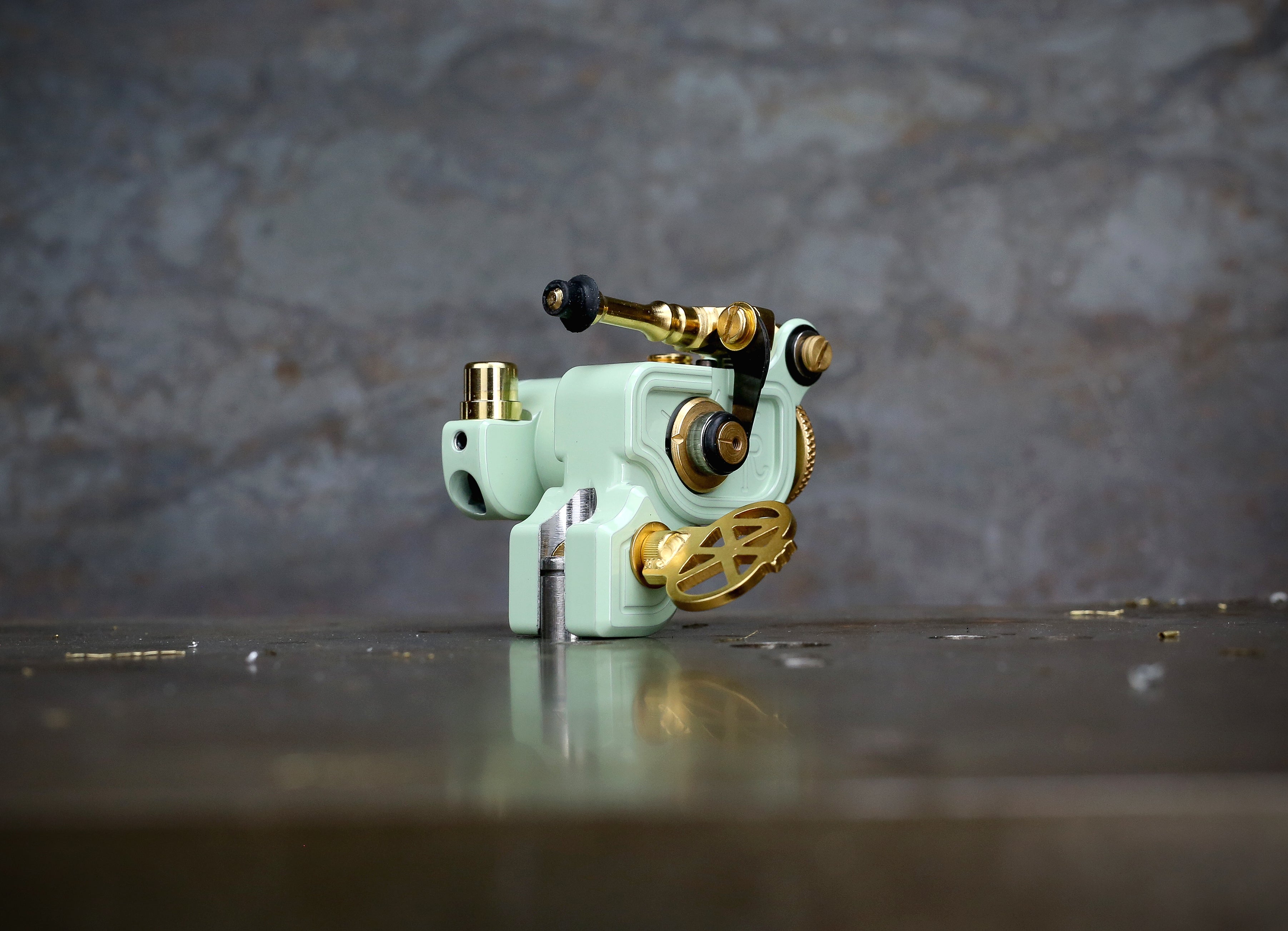 Dan Kubin Sidewinder 46er Featherweight Tattoo Machine - Seafoam & Gold Aluminum RCA with Clip Cord - Perfect for Professional Tattoo Artists & Studio Use