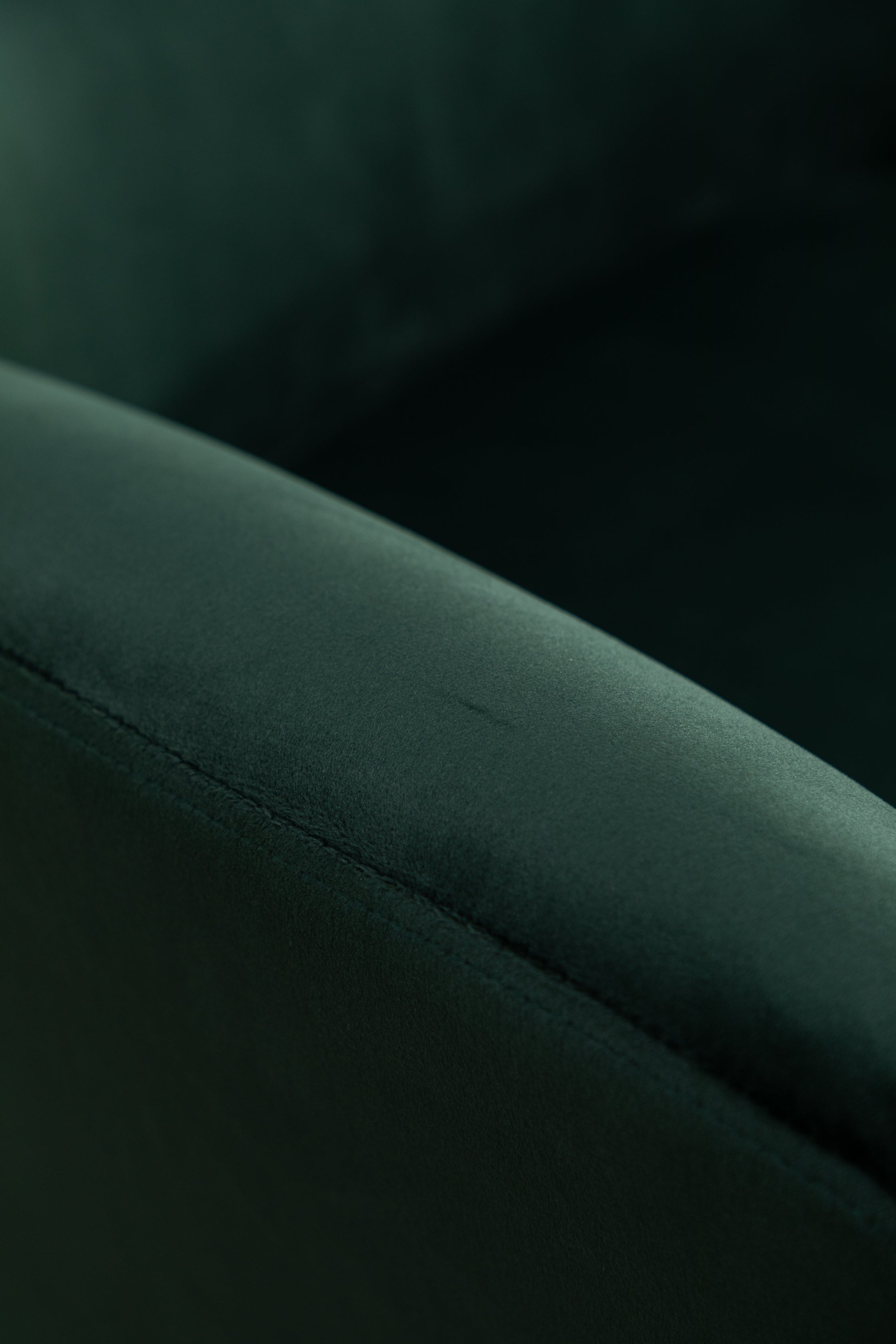 Roundhill Furniture Sovarol Velvet Button Tufted Wingback Accent Chair - Luxurious Green Velvet Upholstery for Living Room, Bedroom & Home Office Decor