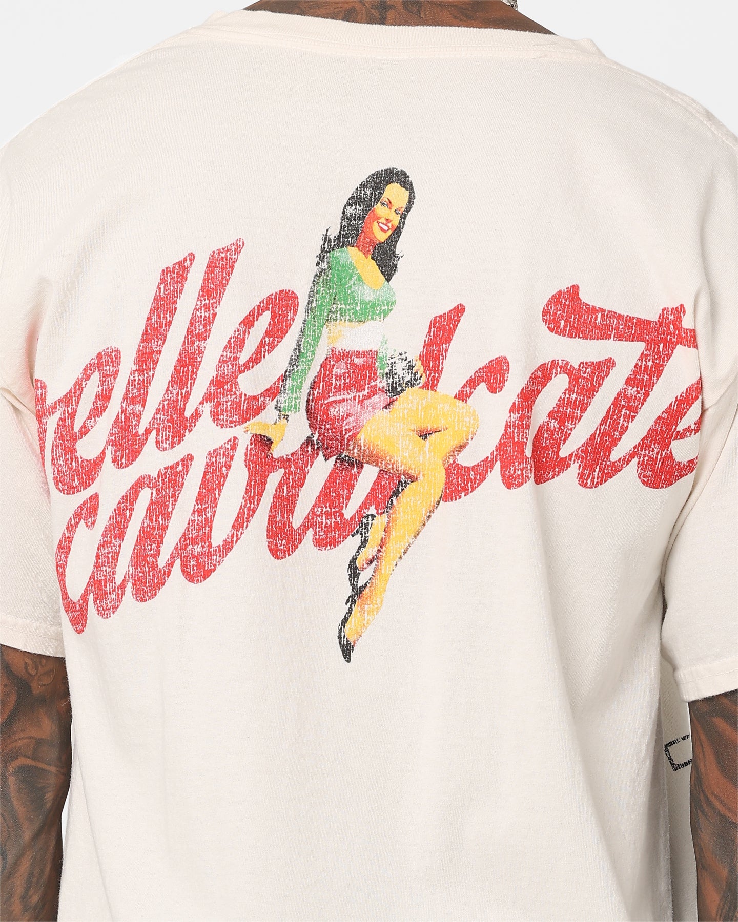 Vintage American Thrift Bella Macchine T-Shirt - Off White Retro Style for Men & Women - Perfect for Casual Wear, Outfits, and Vintage Fashion Lovers