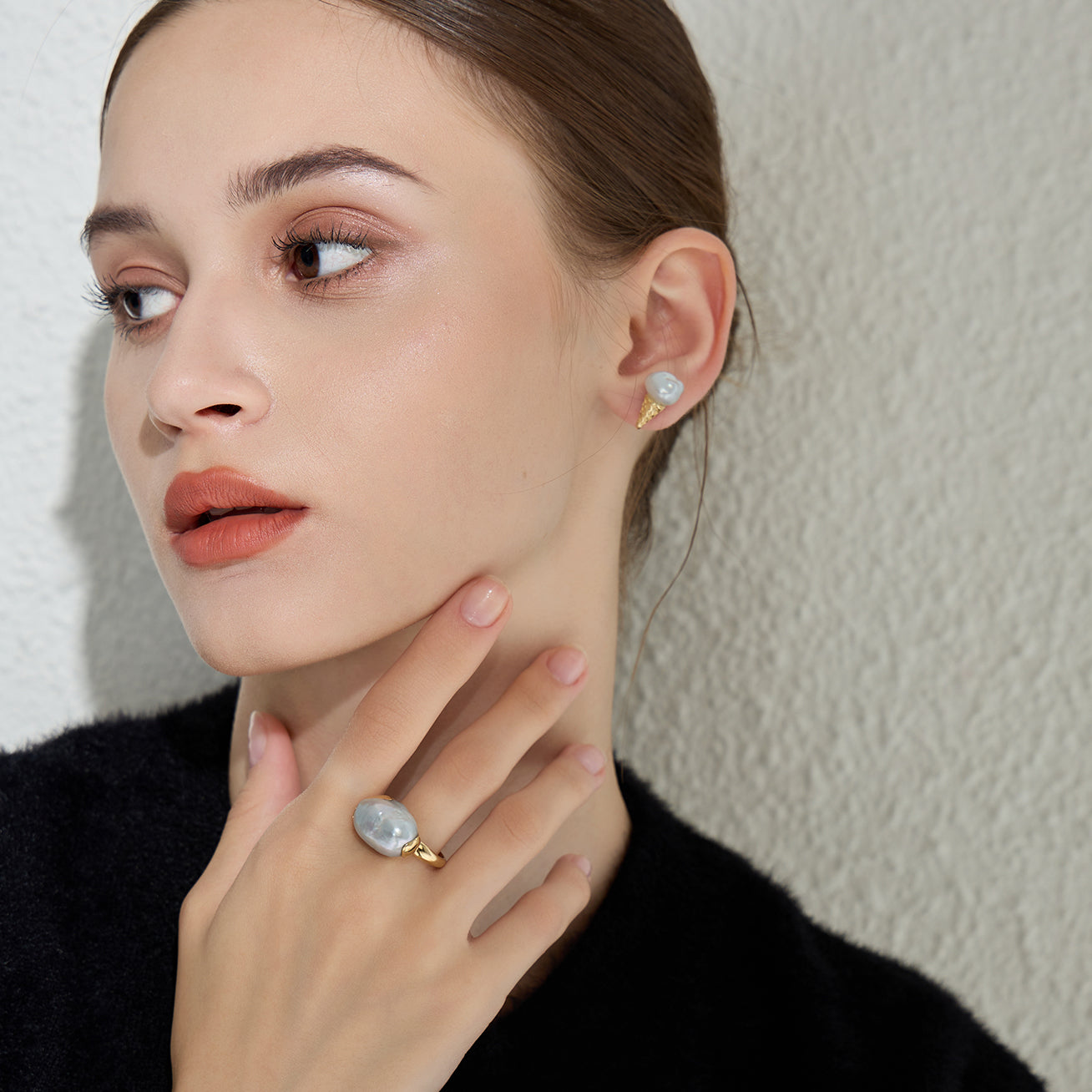18K Solid Gold South Sea Baroque Pearl Ring for Women - Elegant Handmade Jewelry Gift for Anniversary, Wedding, or Special Occasions