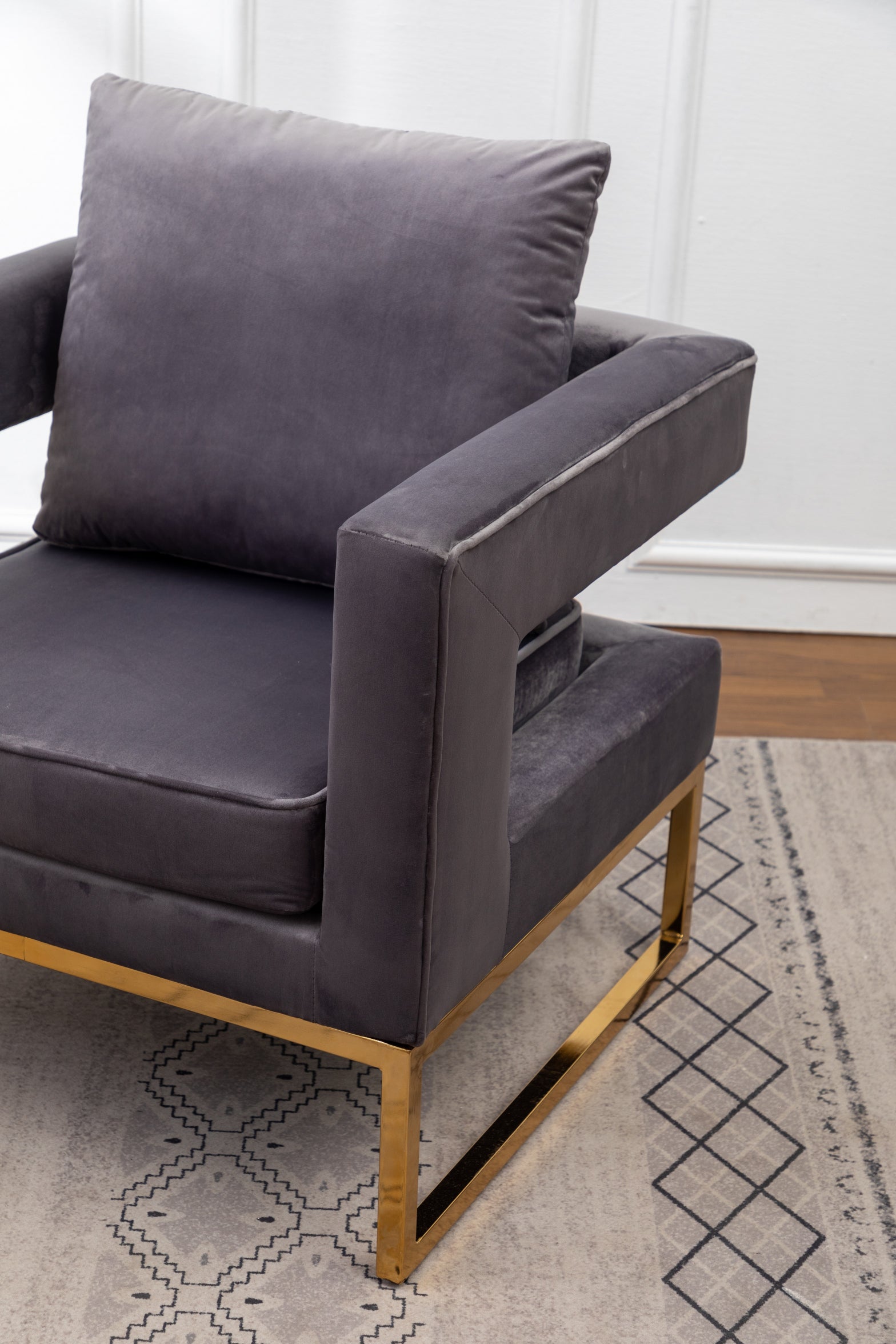 Roundhill Furniture Lenola Contemporary Upholstered Accent Arm Chair - Modern Living Room Chair for Home Office, Lounge & Reading Nook - Comfortable Fabric Armchair with Wooden Legs