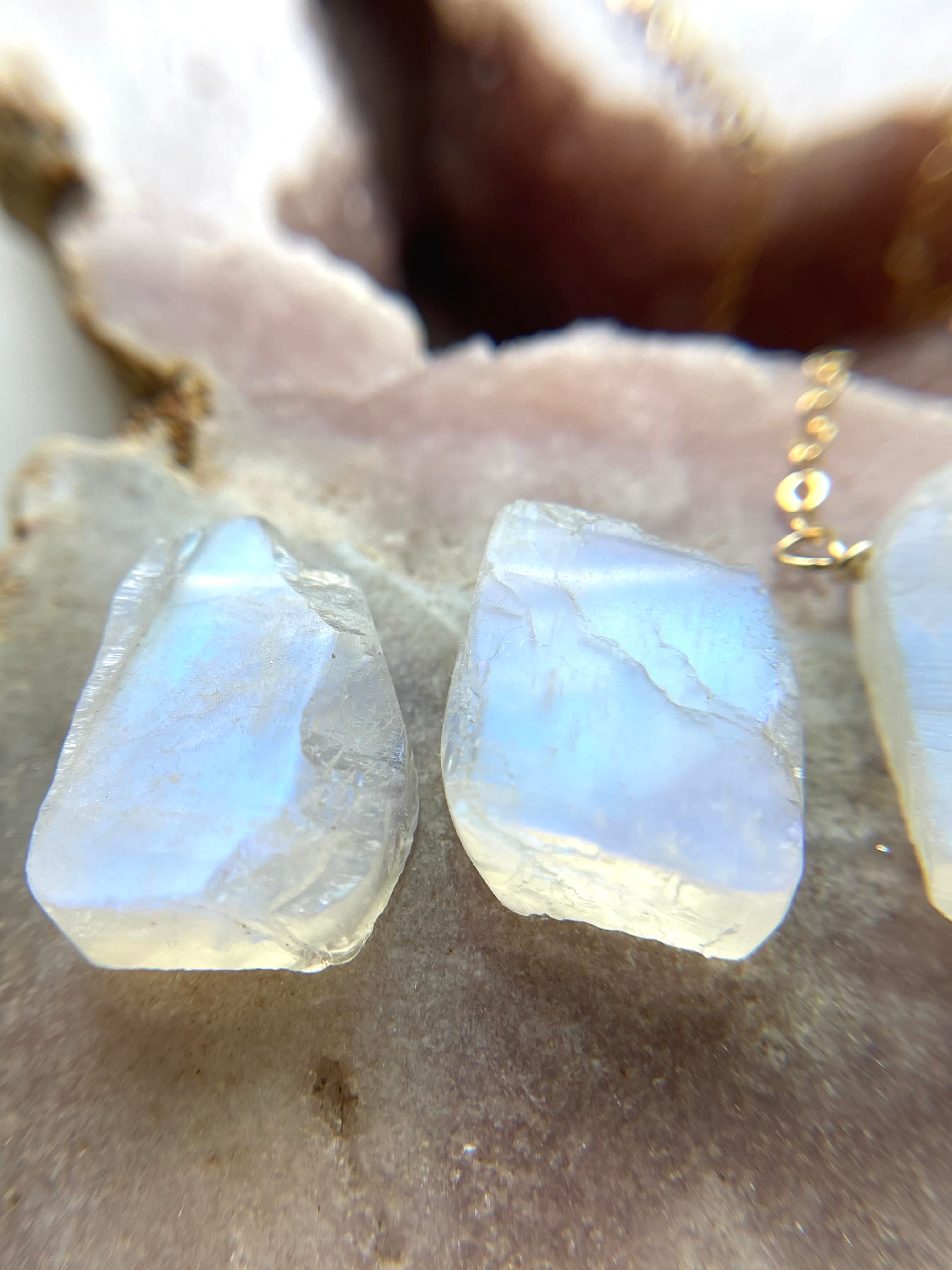 Natural Rainbow Moonstone Crystal Necklace - Healing Stone Jewelry for Women, Spiritual Protection & Positive Energy - Perfect for Meditation, Yoga & Everyday Wear