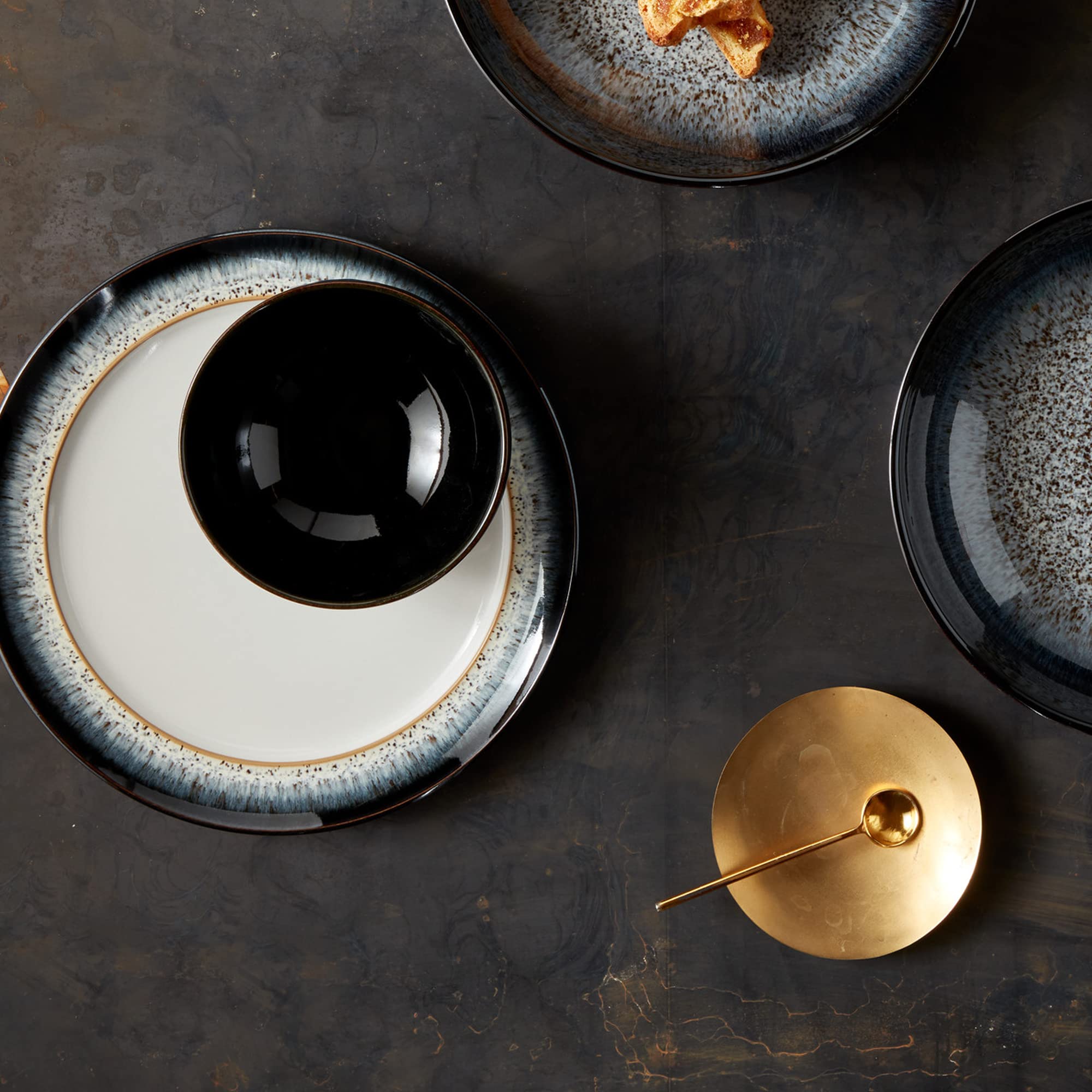 Denby Halo Medium Plates Set of 4 - 24.5cm Black, Grey & White Ceramic Stoneware - Dishwasher & Microwave Safe - Chip & Crack Resistant - Perfect for Everyday Dining, Dinner Parties & Restaurant Use
