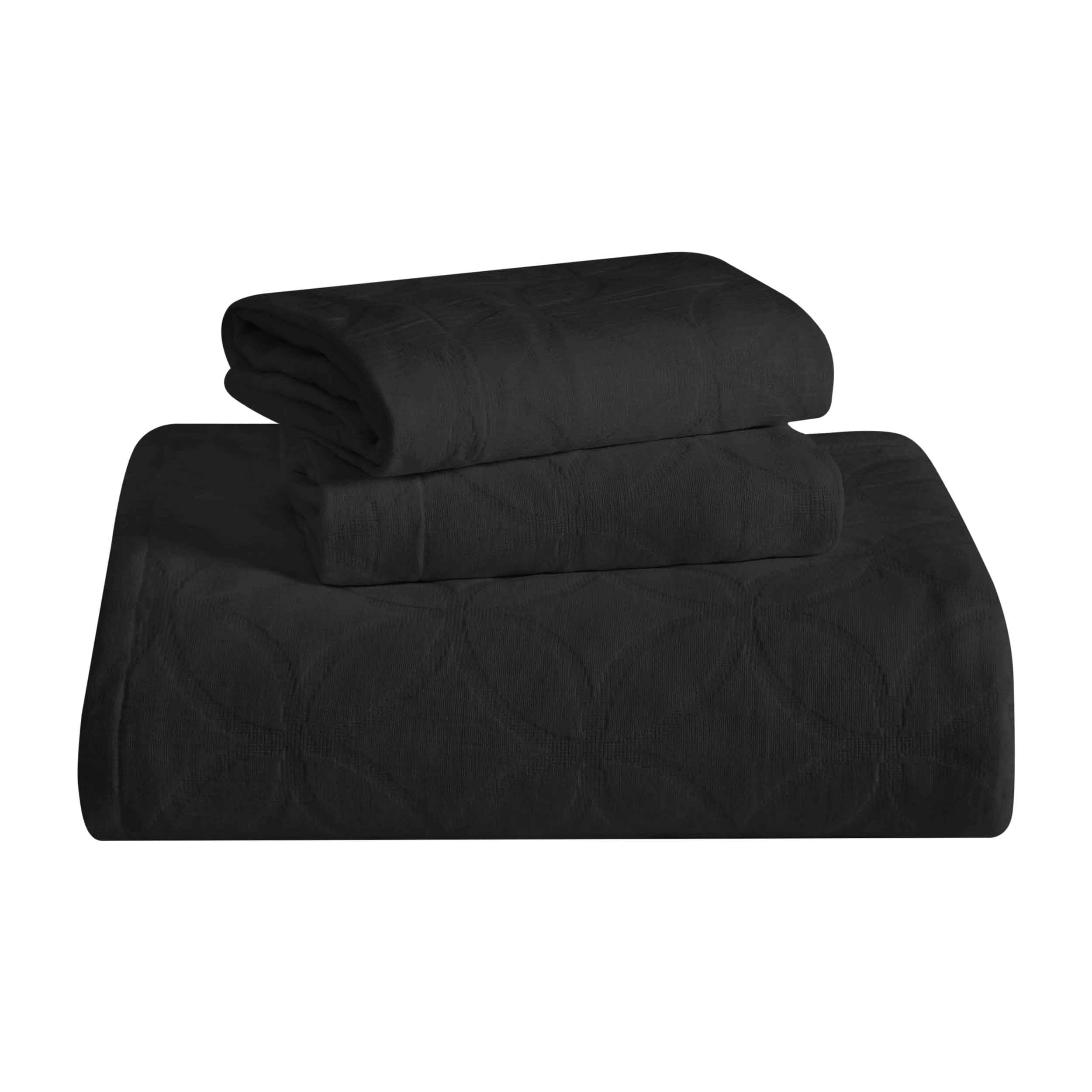 Serenity Cotton Matelasse Celtic Circle Airy Bedspread Set - Queen Size Lightweight Quilted Coverlet with All-Over Embroidery for Bedroom Decor, Guest Room & Cozy Home Styling