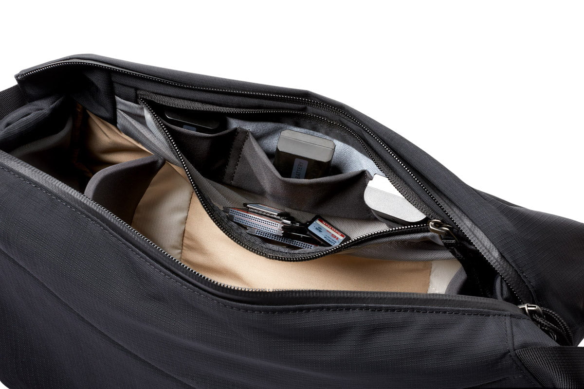 Bellroy Venture Camera Sling Bag - Waterproof Crossbody Camera Bag for DSLR & Mirrorless Cameras - Perfect for Travel, Hiking & Everyday Photography