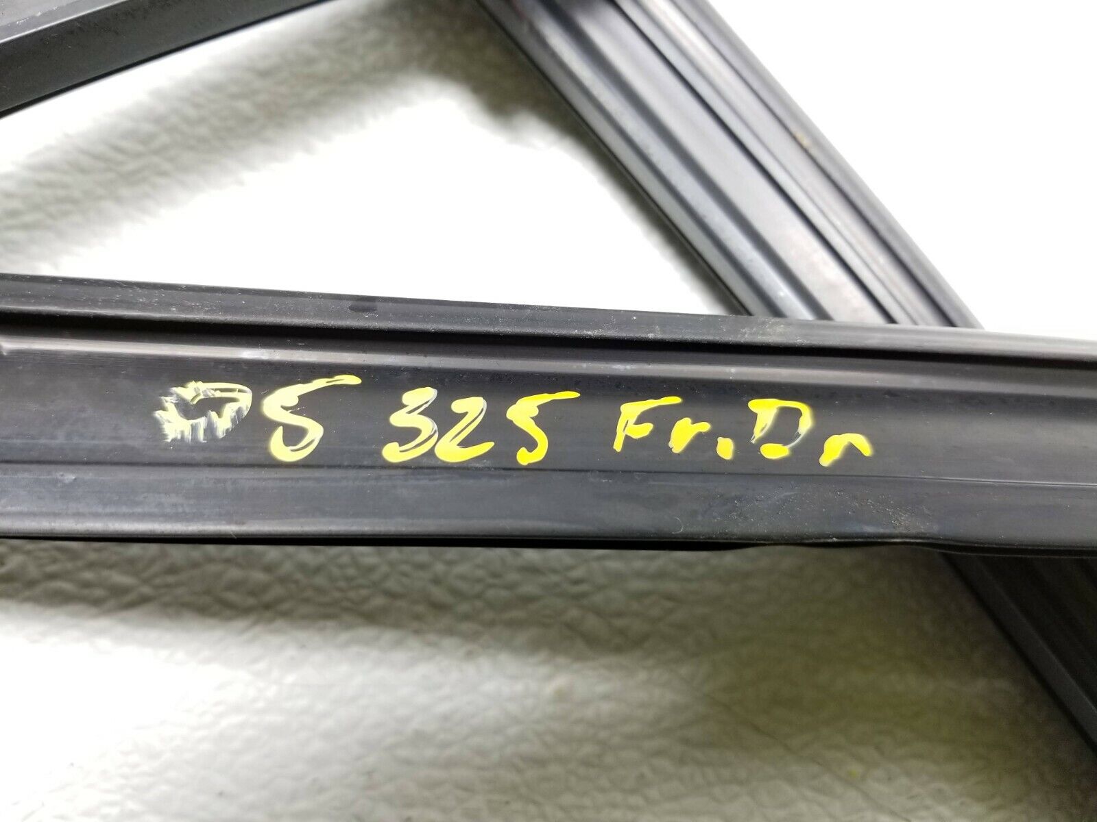 BMW E46 Sedan Front Left Driver Side Door Weatherstrip Seal - OEM Replacement Part for 01 02 03 04 05 Models - Perfect for Weather Protection and Noise Reduction