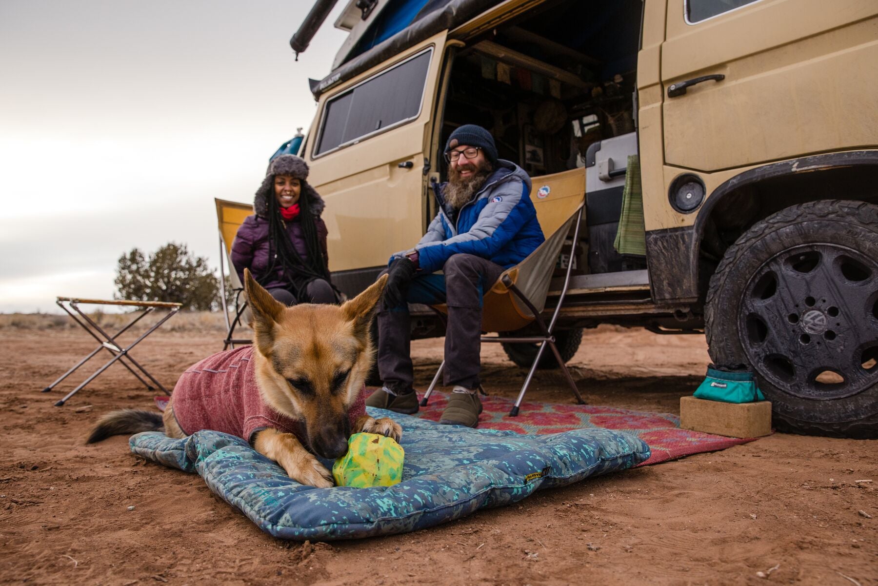 Ruffwear® Gnawt a Rock® Glacial Blue Dog Food and Treat Dispenser - Perfect for Outdoor Adventures, Hiking, and Training Sessions
