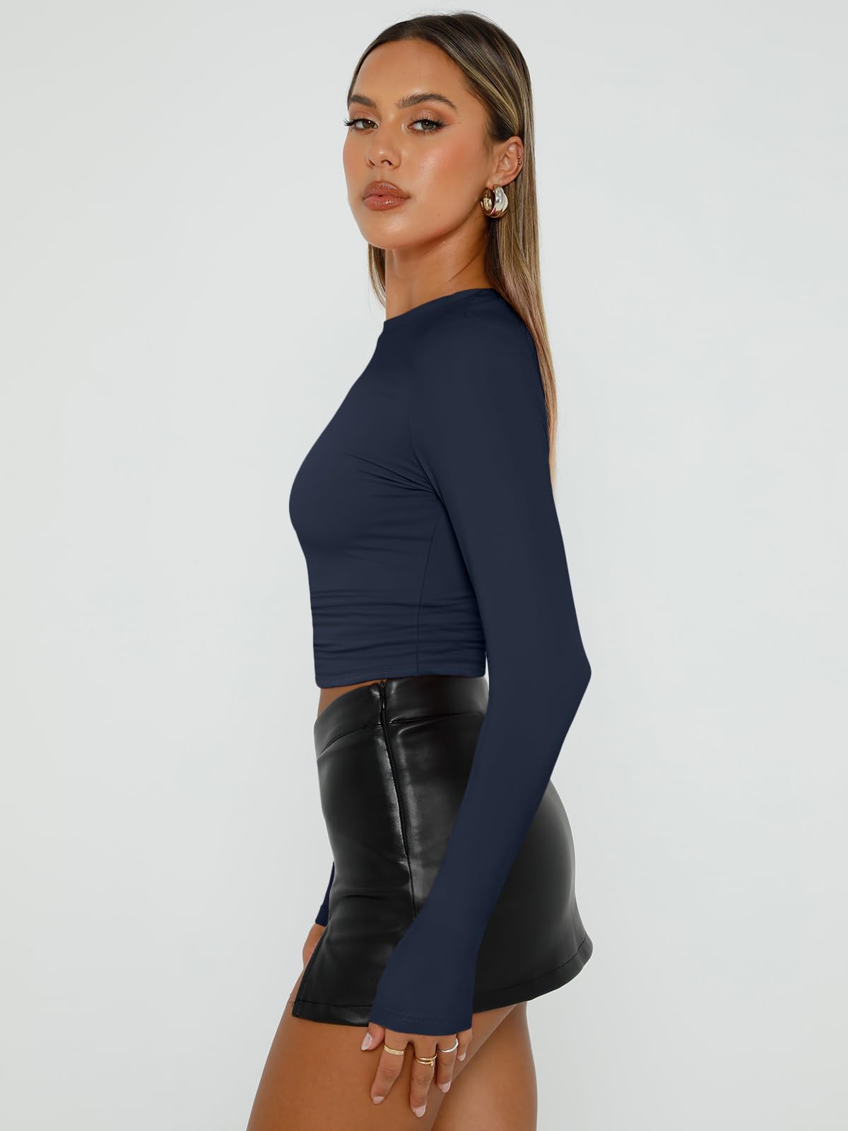 Trendy Queen Women's Long Sleeve Crop Top - Y2K Basic Tee for Workout, Casual Wear & Spring 2025 Fashion | Soft Stretchy Shirt for Gym, Street Style & Night Out