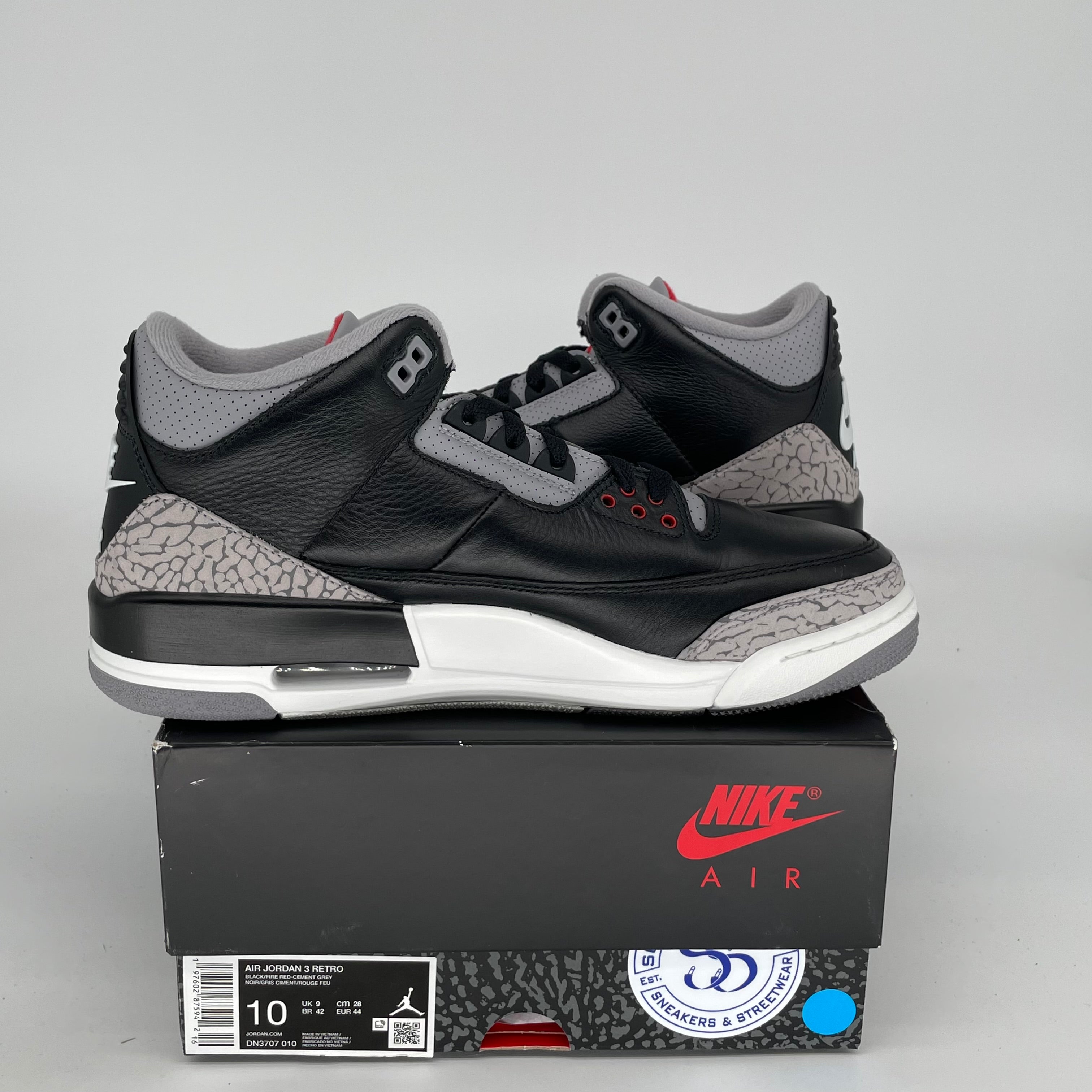 Original Air Jordan 3 Retro 'Black Cement' Men's Basketball Shoes Size 10 (DN3707-010) - Classic Sneakers for Streetwear & Basketball Performance