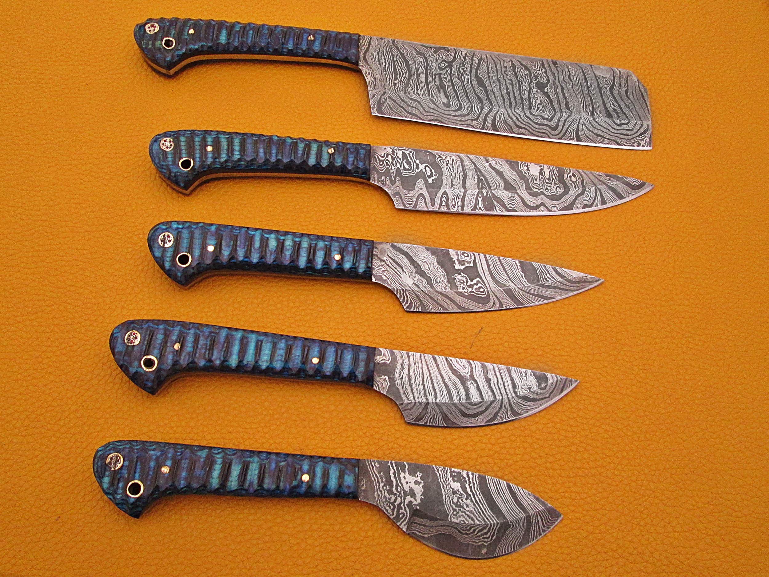 Hand-Forged Damascus Steel Full Tang Kitchen Knife Set - 5-Piece Chef Knives (10.6/9.6/9.0/8.0/7.6 Inch) with Blue Jigged Leather Sheath - Professional Cooking, Meat Cutting & Outdoor Camping Use