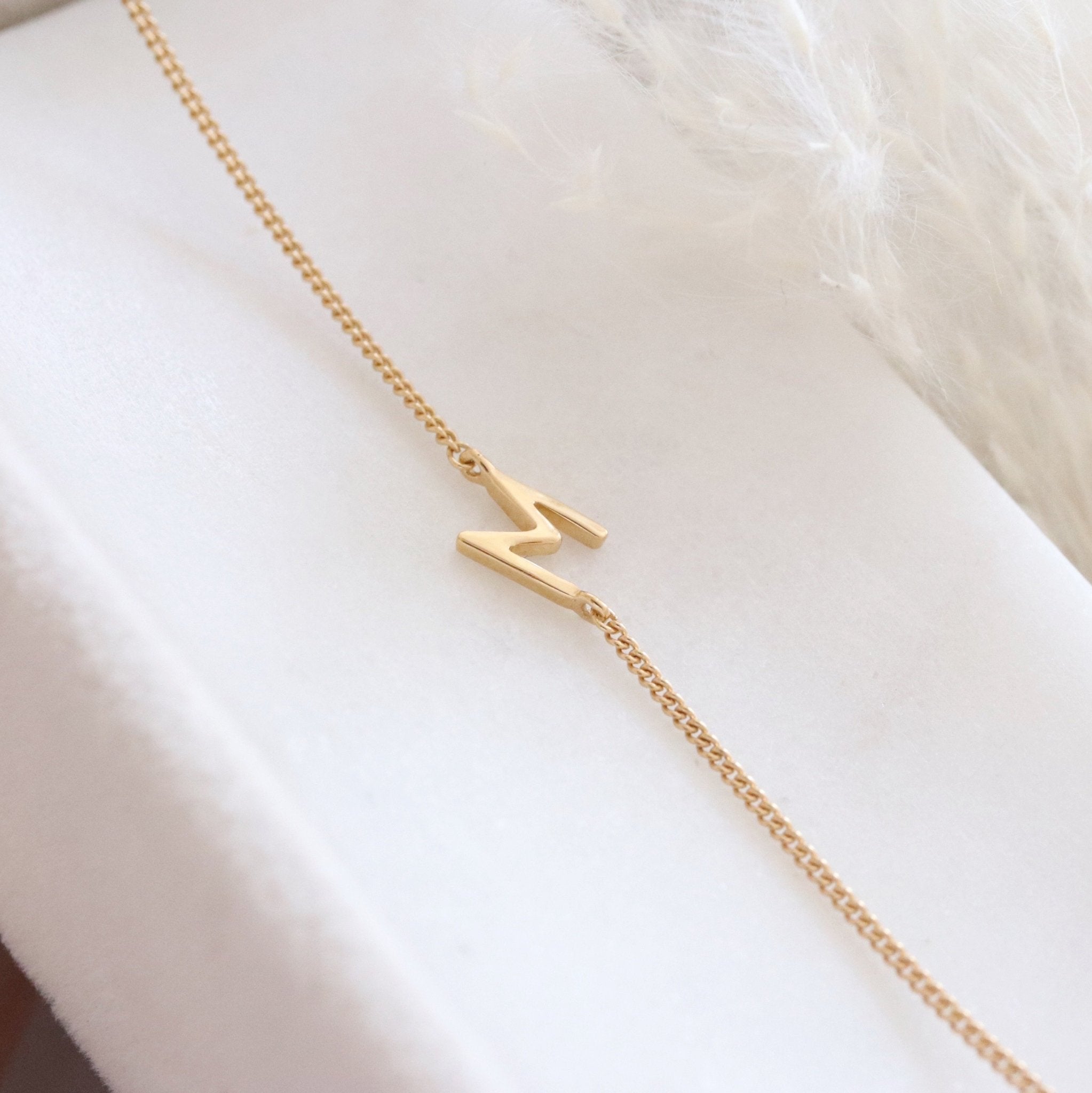 NOTABLE OFFSET INITIAL NECKLACE - Personalized Gold/Silver Letter Pendant Jewelry for Women - Perfect Gift for Birthday, Anniversary & Valentine's Day