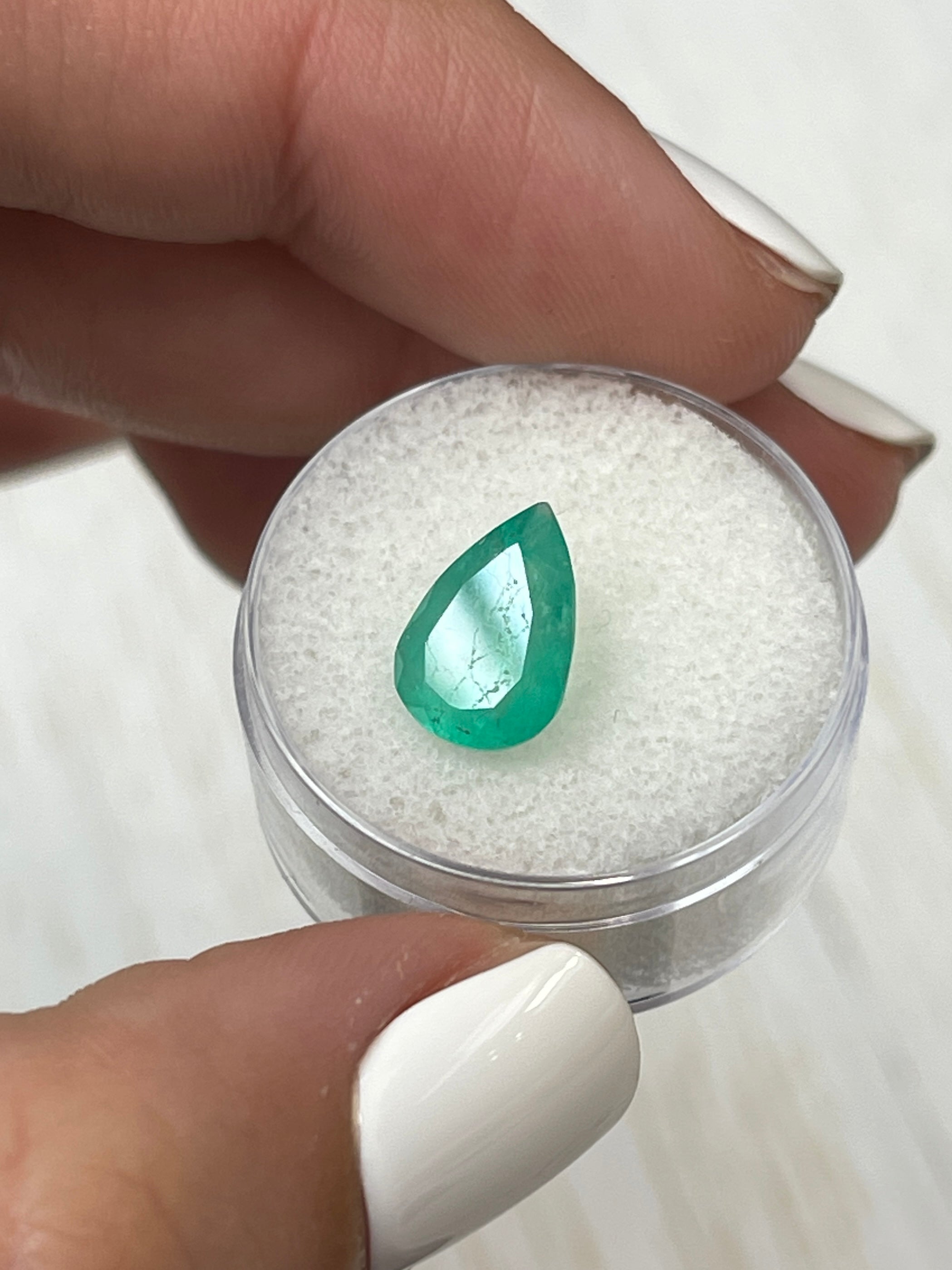 3.0 Carat Natural Colombian Emerald Pear Cut Loose Gemstone - Bluish Green Chunky Stone for Jewelry Making, Engagement Rings & Luxury Gifts