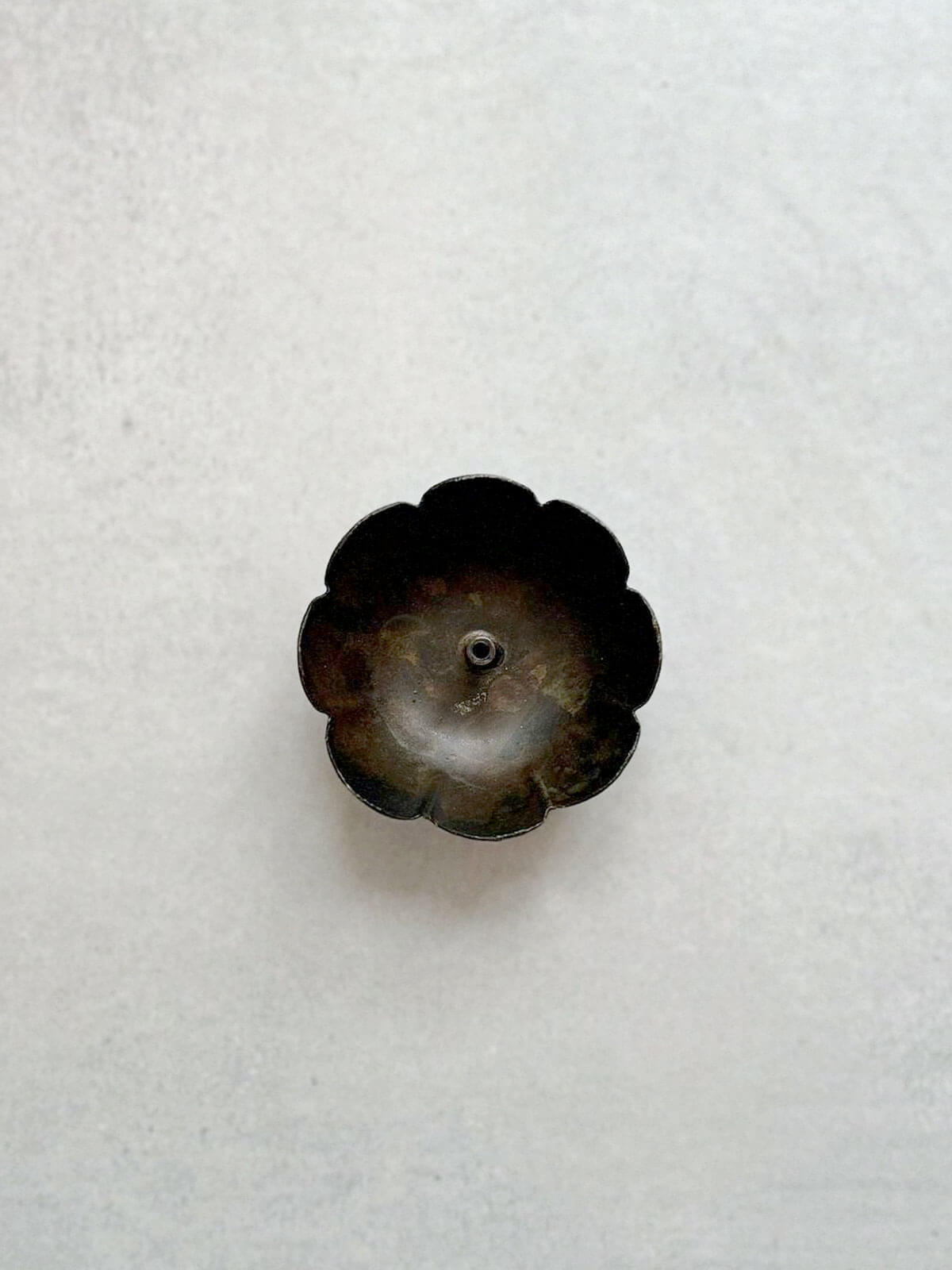Premium Incense Holder with Poppy Design - Elegant Aromatherapy Accessory for Meditation, Yoga & Home Decor