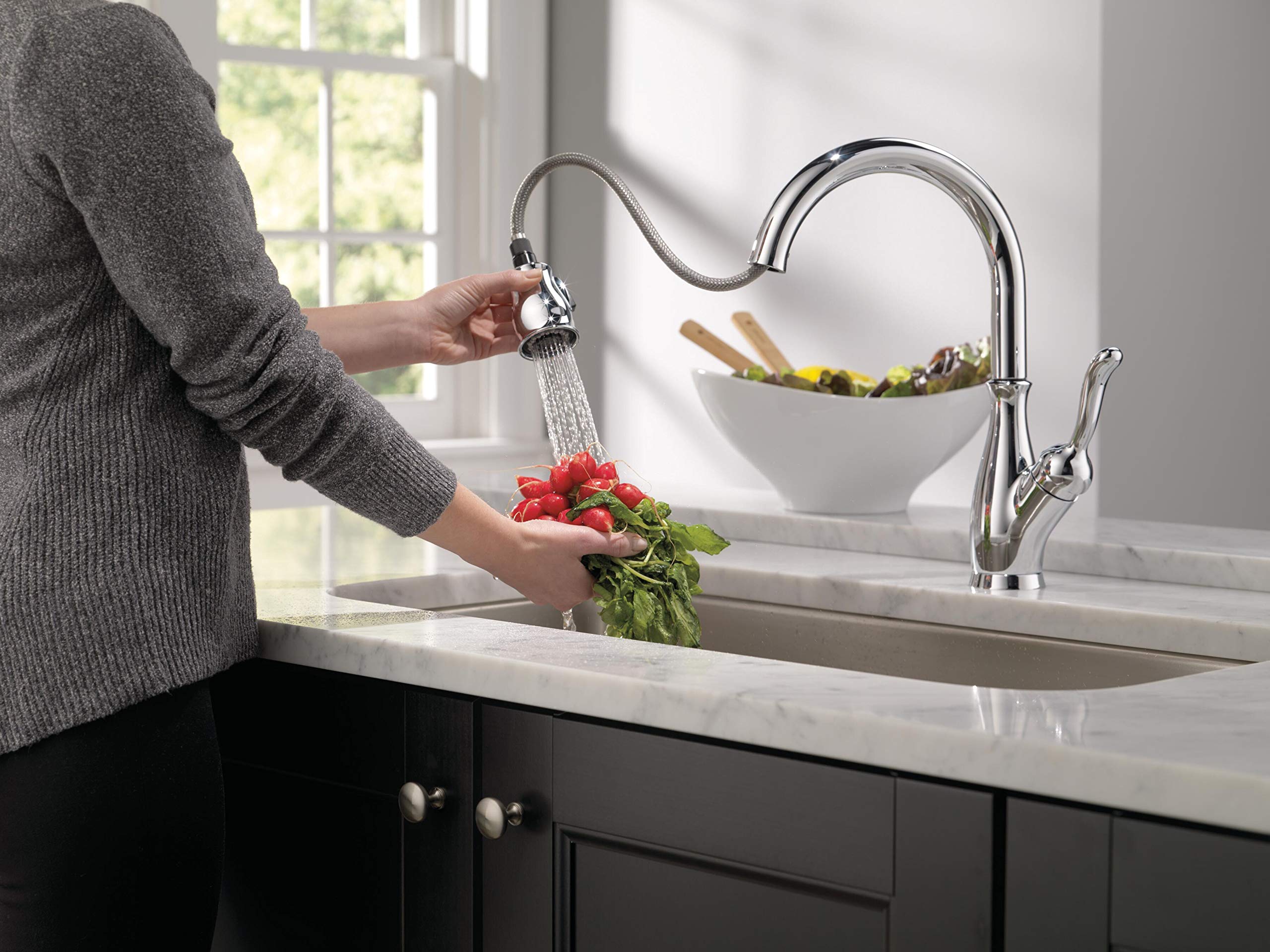 Delta Faucet Leland Single-Handle Pull-Down Kitchen Faucet with Sprayer & Soap Dispenser - Chrome Finish for Modern Kitchen Sinks | Perfect for Cooking, Dishwashing & Food Prep