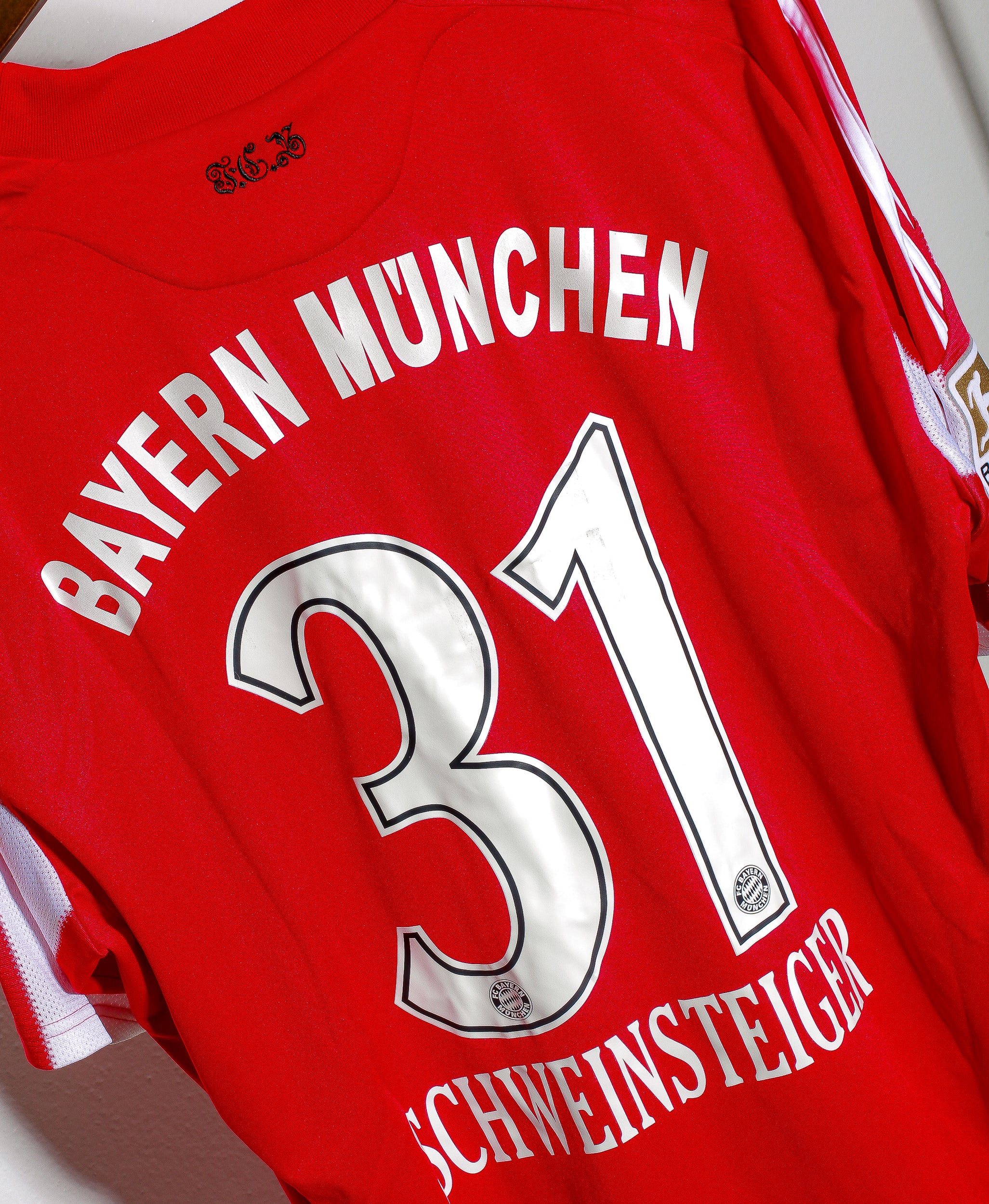 2010 Bayern Munich #31 Bastian Schweinsteiger Jersey - XL Size - Authentic Soccer Shirt for Fans & Collectors - Perfect for Match Days & Sports Memorabilia Display