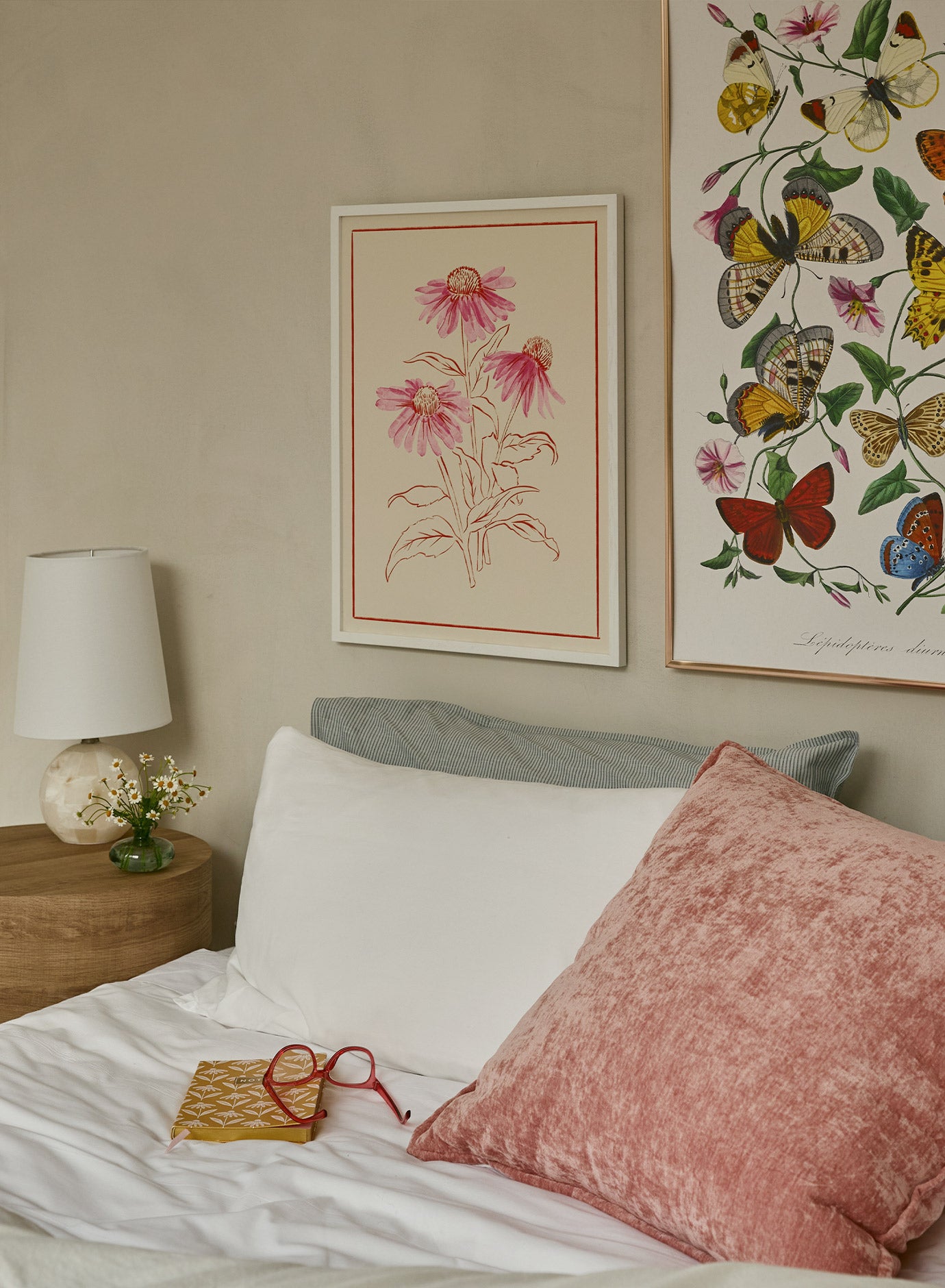 Beautiful Purple Coneflower Poster - Vibrant Floral Wall Art for Home, Office & Garden Decor - Perfect for Nature Lovers & Botanical Enthusiasts