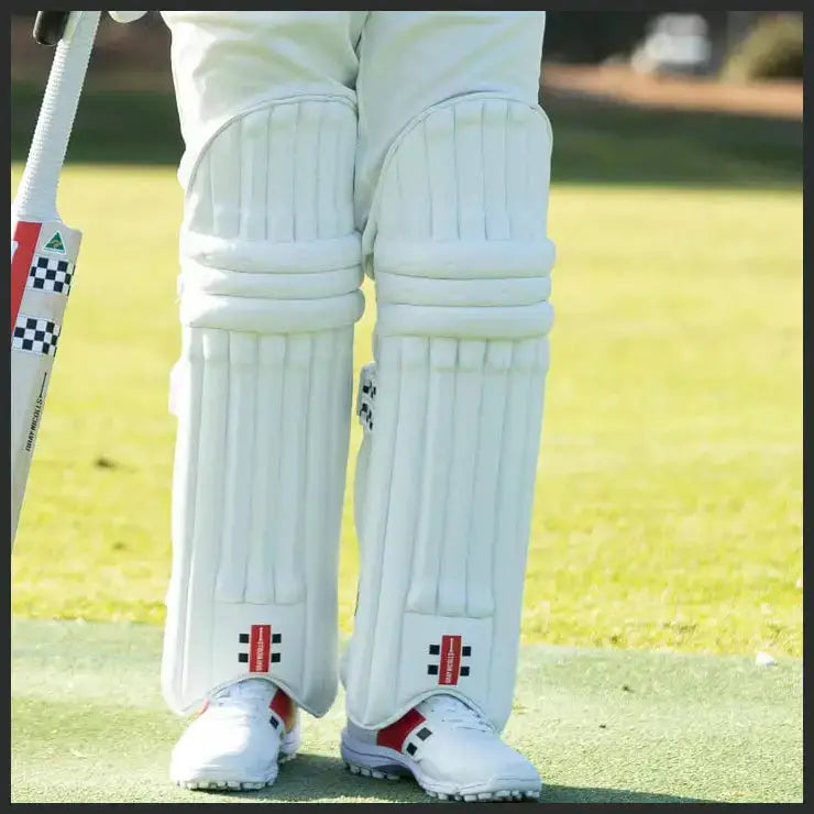 Gray Nicolls Nova Players Cricket Batting Leg Guards - Premium Cricket Protective Gear for Batting Practice & Matches - Ideal for Cricket Training, Games & Sports Safety