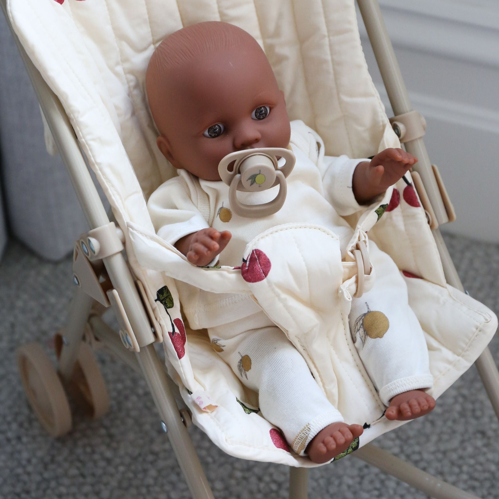 KONGES SLØJD Billie The Doll - Premium Handmade Wooden Doll for Kids | Perfect for Pretend Play, Gift Giving & Nursery Decor