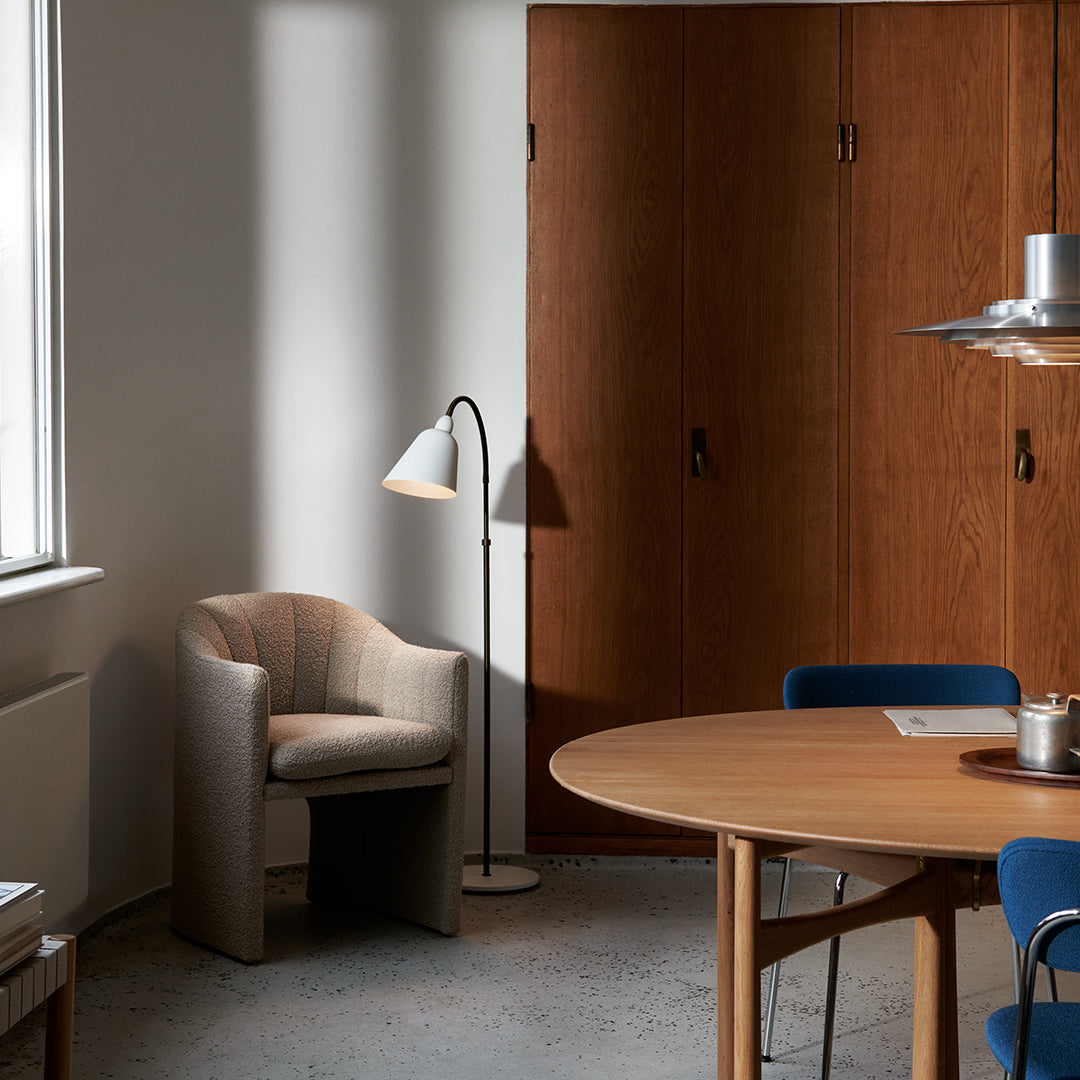 Bellevue AJ7 Modern Floor Lamp - Adjustable LED Standing Light for Living Room, Bedroom & Office - Dimmable Brightness with Remote Control - Perfect for Reading, Relaxing & Ambient Lighting