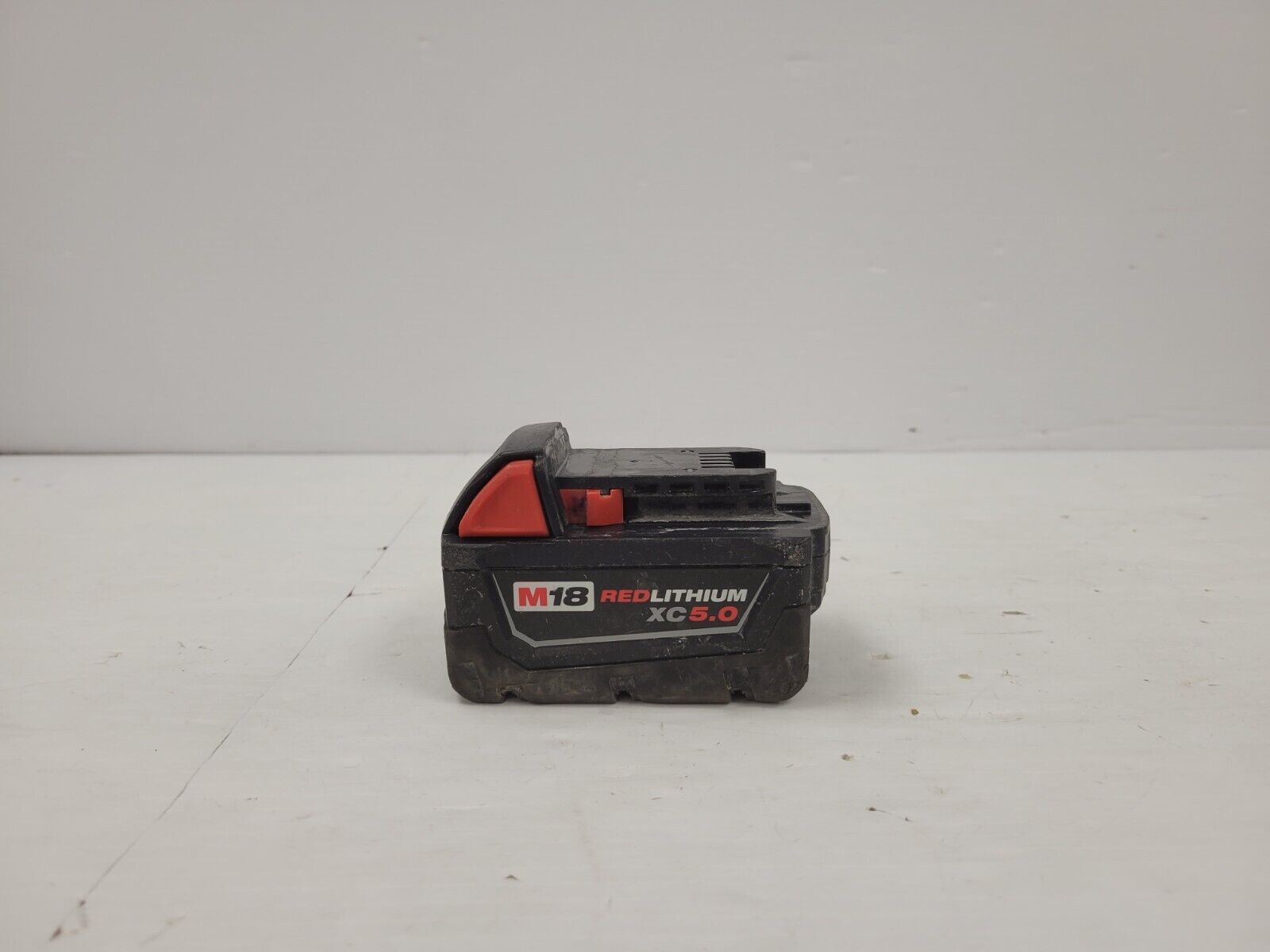Milwaukee 48-11-1850 M18 18V 5.0Ah Lithium-Ion Battery - Power Tools Replacement Battery for Drills, Saws & Outdoor Equipment - Perfect for Construction, DIY Projects & Professional Use