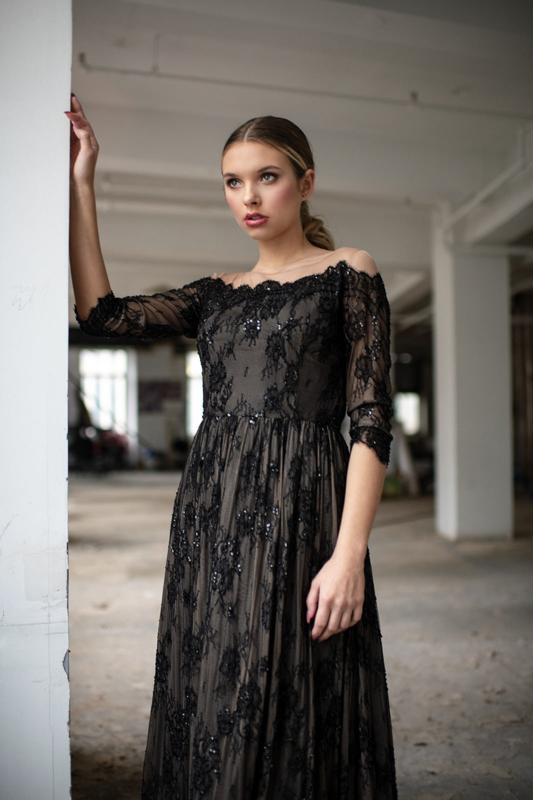 Elegant Chantilly Lace Evening Gown for Women - Formal Wedding, Prom & Special Occasion Dresses