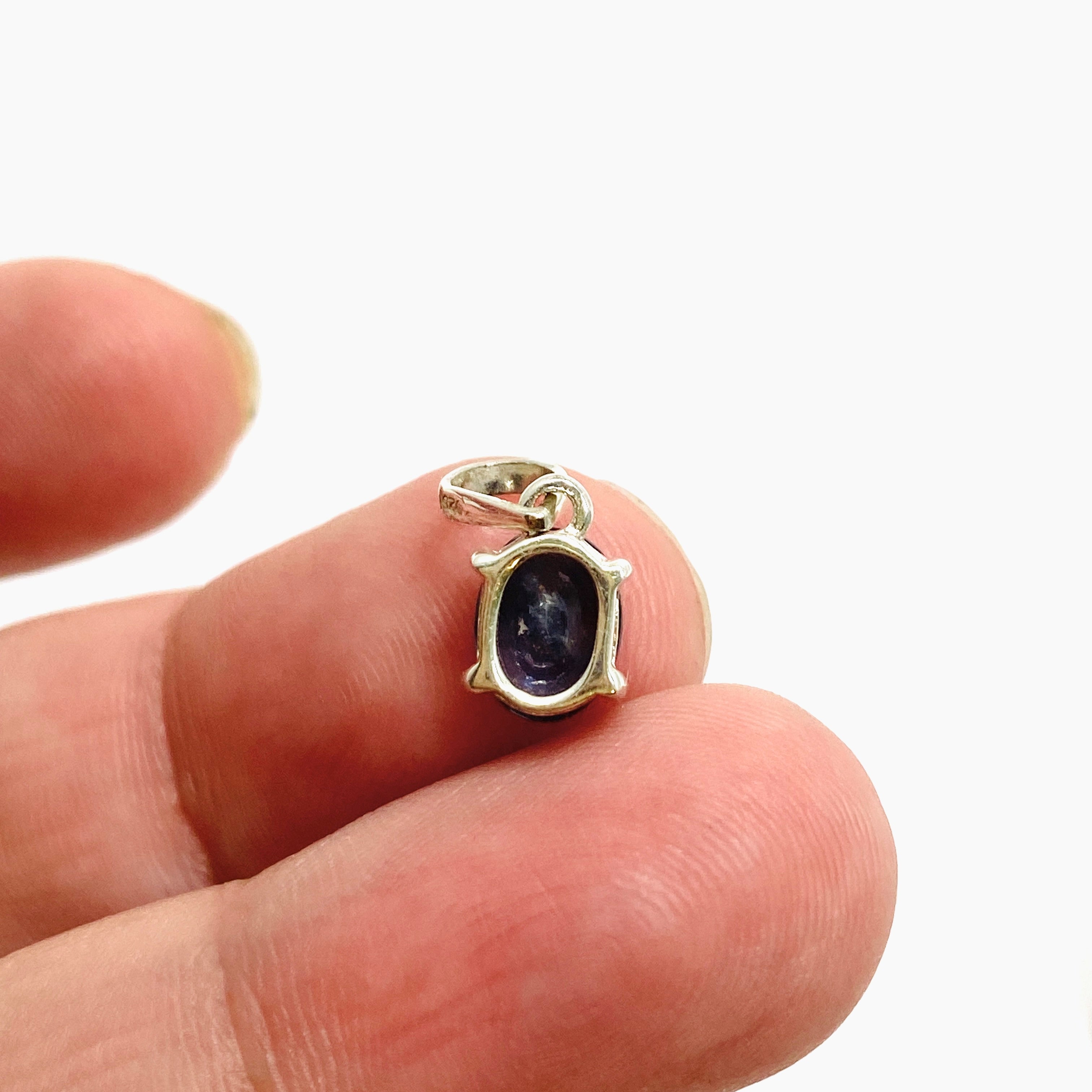 Elegant Sapphire Oval Faceted Pendant Necklace - PPGJ976 - Perfect for Weddings, Anniversaries & Special Occasions